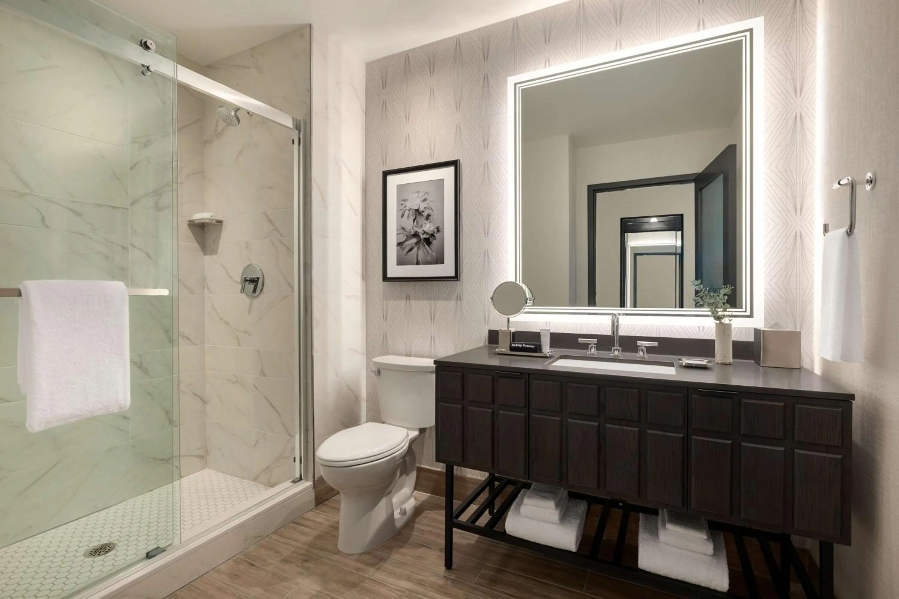 Bathroom in Valley Hotel Homewood Birmingham - Curio Collection By Hilton
