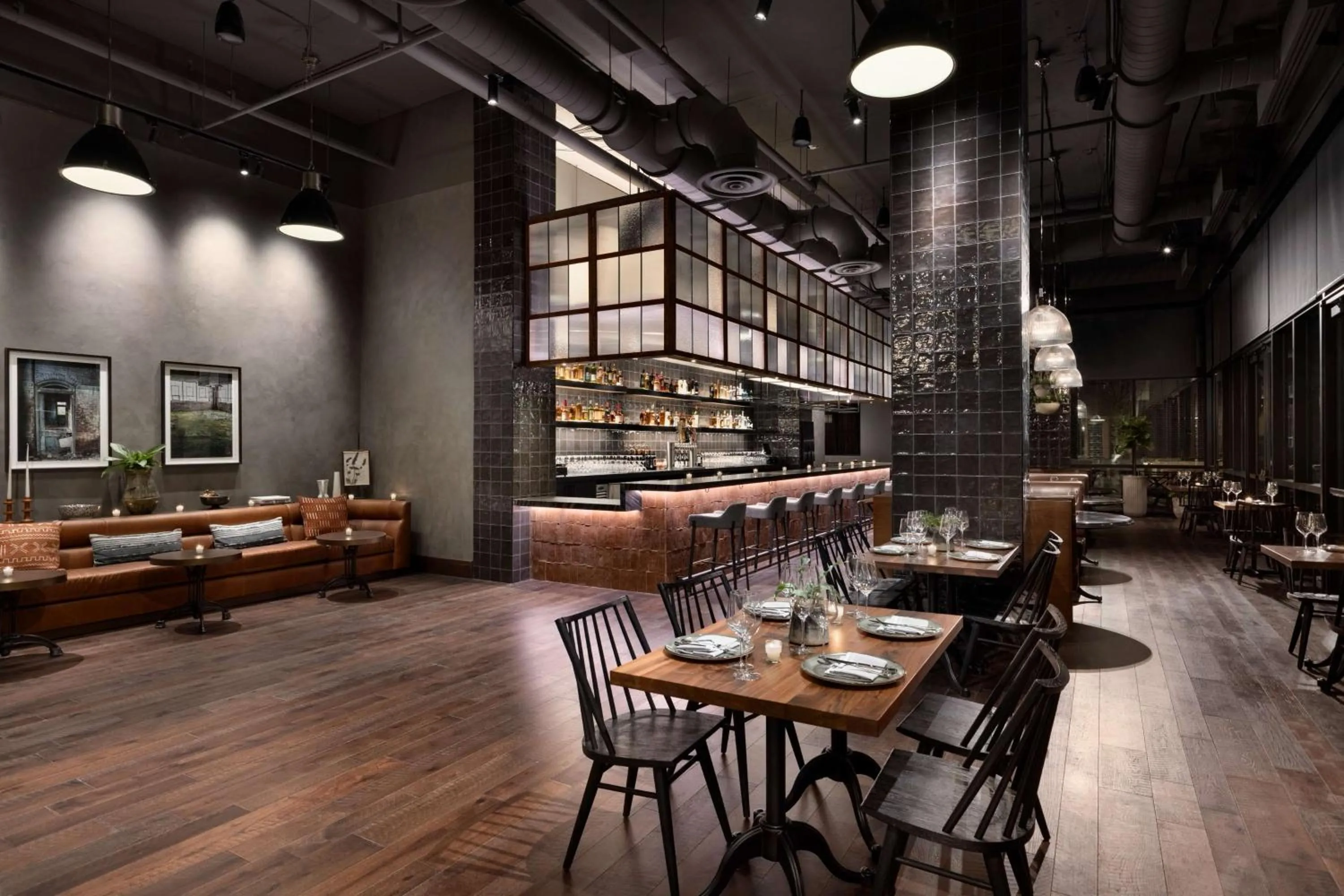 Lounge or bar in Valley Hotel Homewood Birmingham - Curio Collection By Hilton