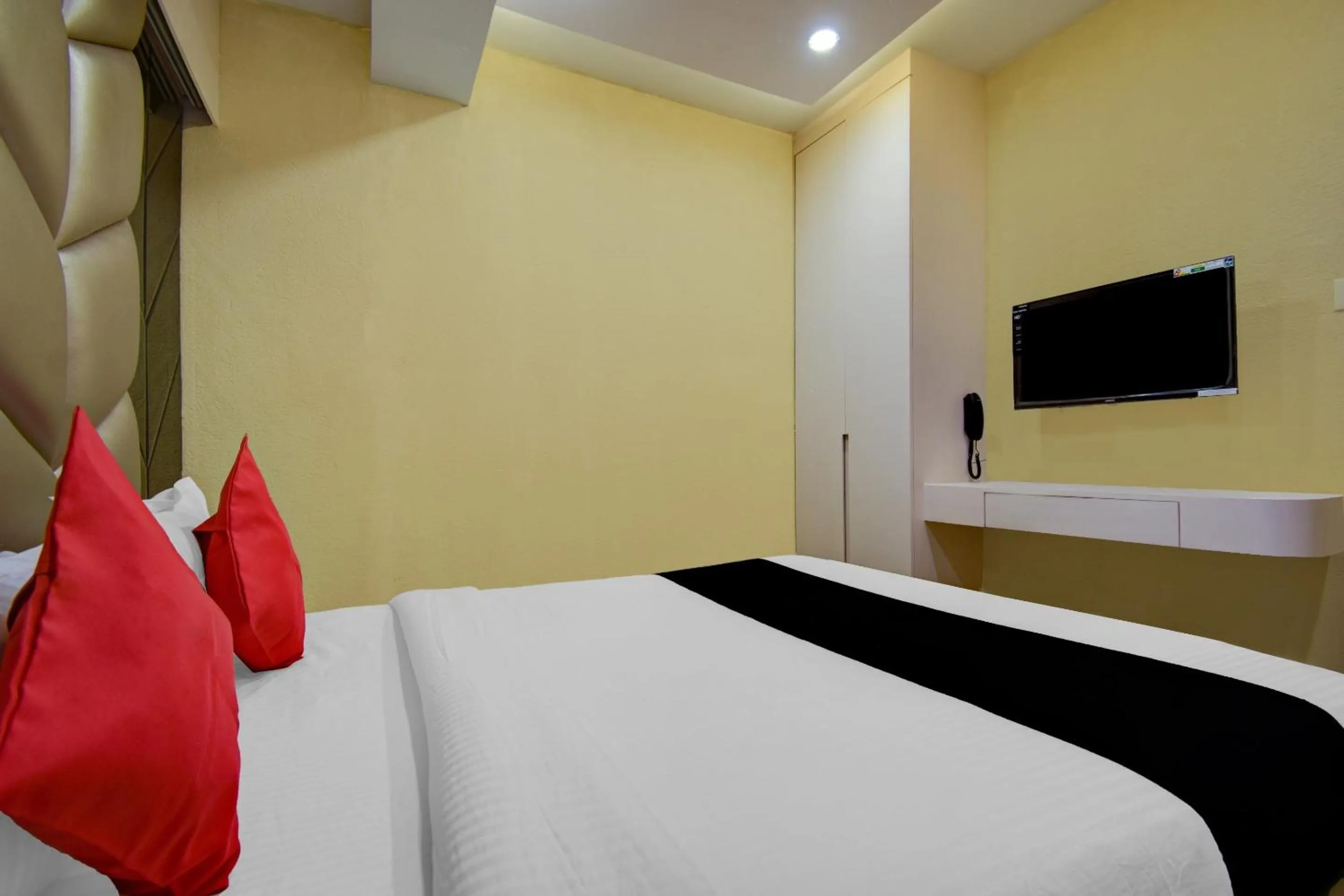 Bedroom, Bed in Collection O Snowfox