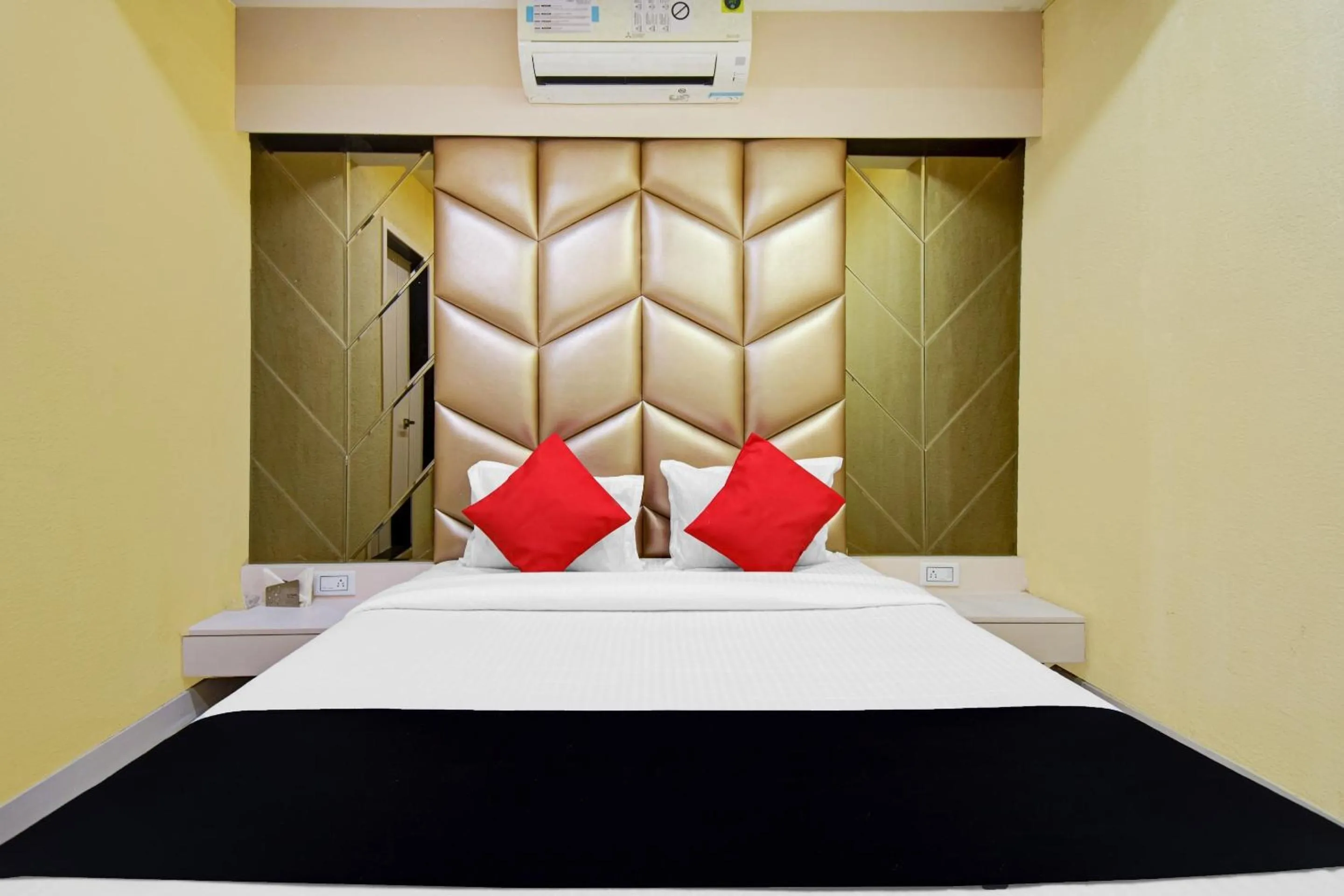 Bedroom, Bed in Collection O Snowfox