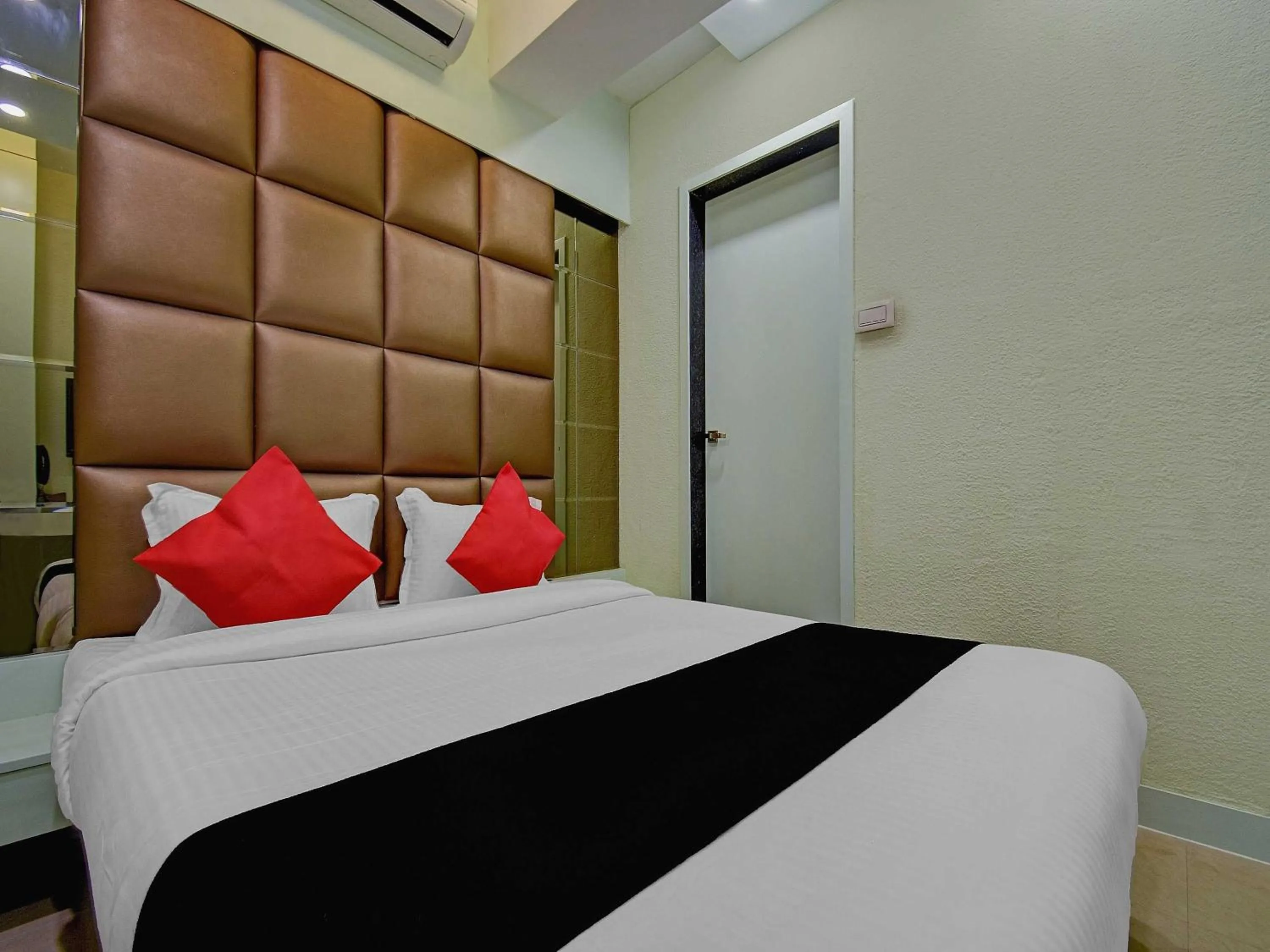 Bedroom, Bed in Collection O Snowfox