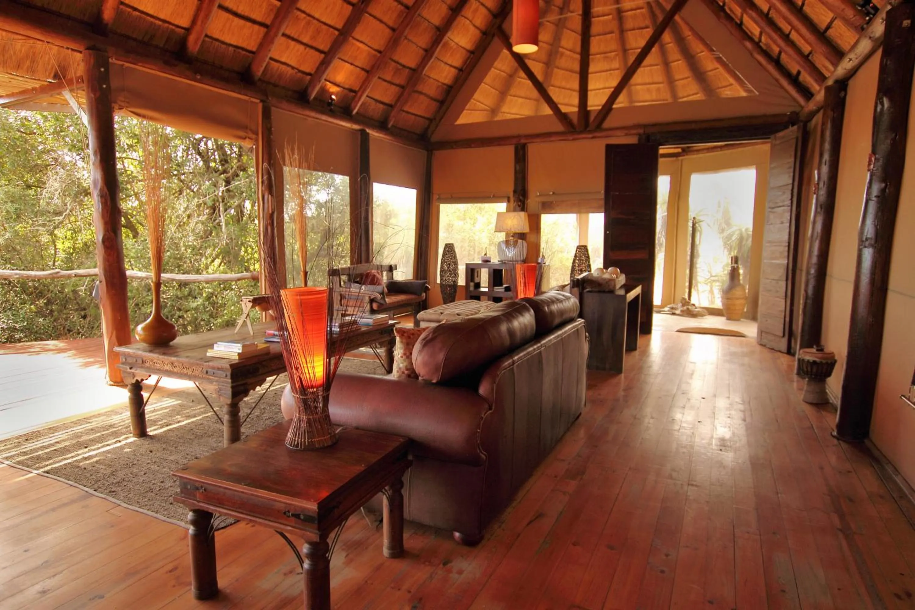 Communal lounge/ TV room in Bush Lodge – Amakhala Game Reserve
