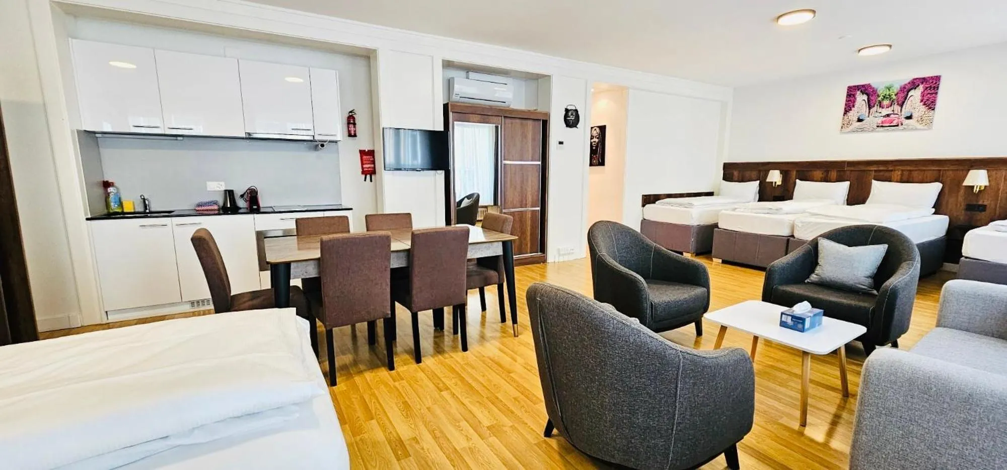 Dining area in Akomo Bern