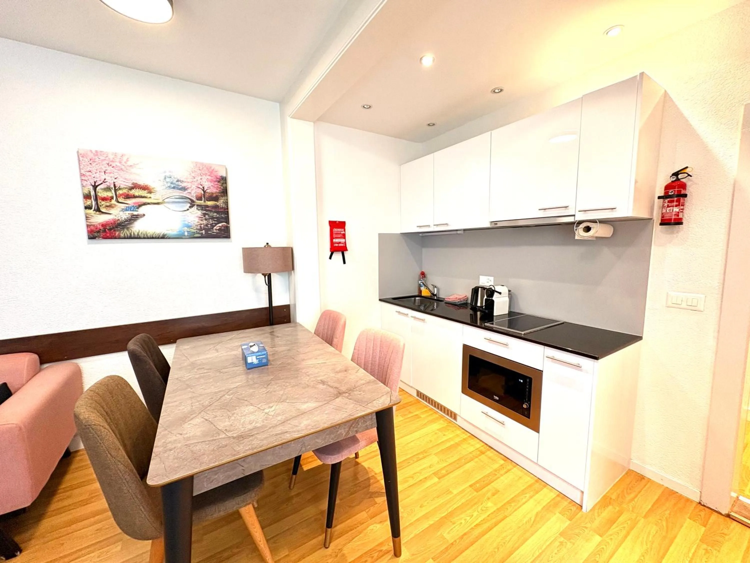 Kitchen or kitchenette in Akomo Bern