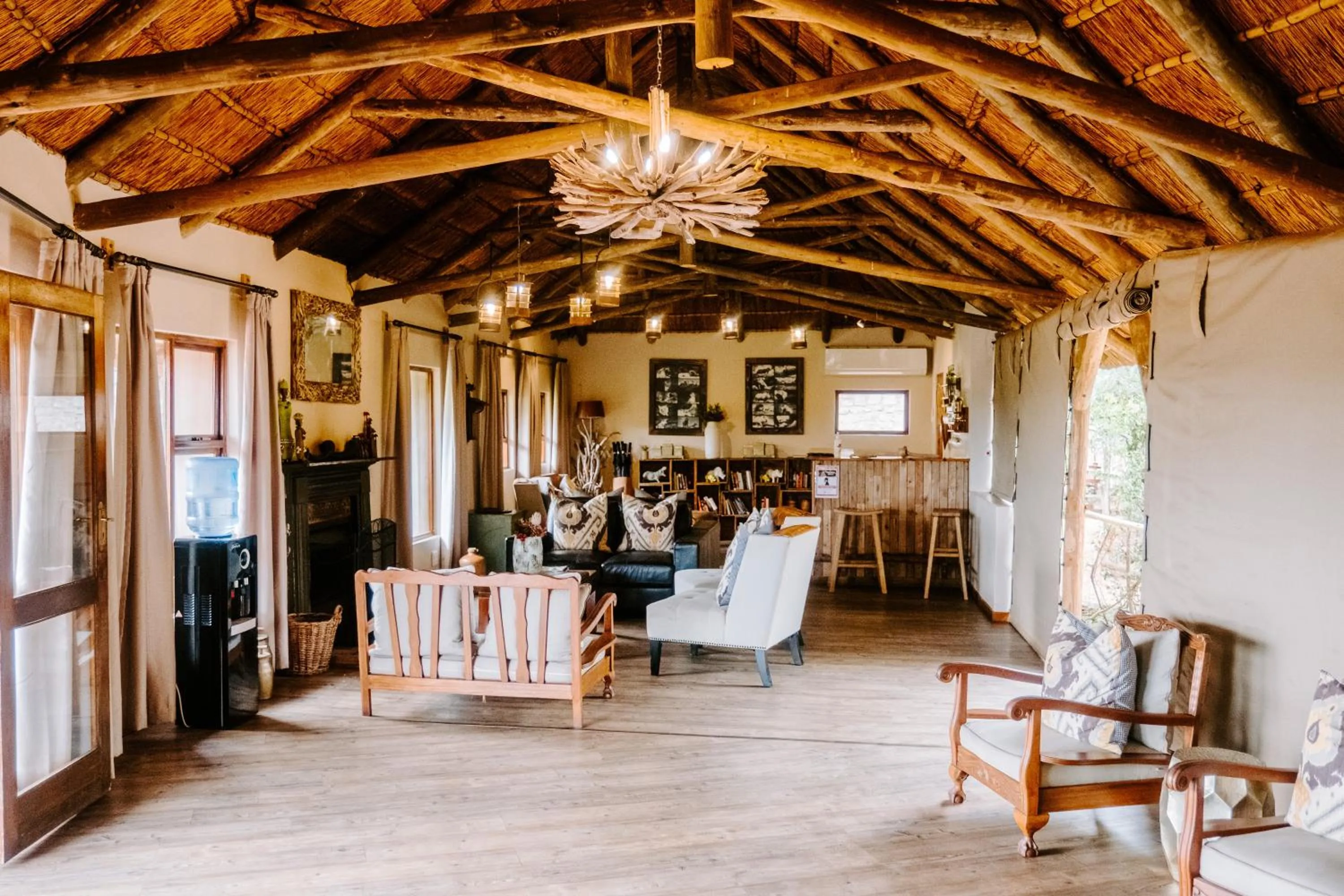 Lounge or bar in Woodbury Tented Camp – Amakhala Game Reserve
