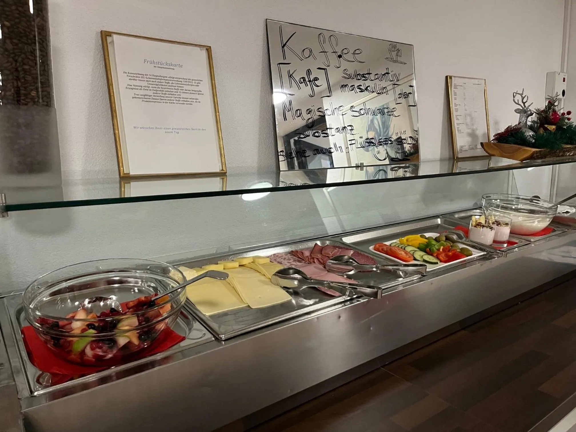 Buffet breakfast in Hotel JÄGERHAUS in Singen am Hohentwiel