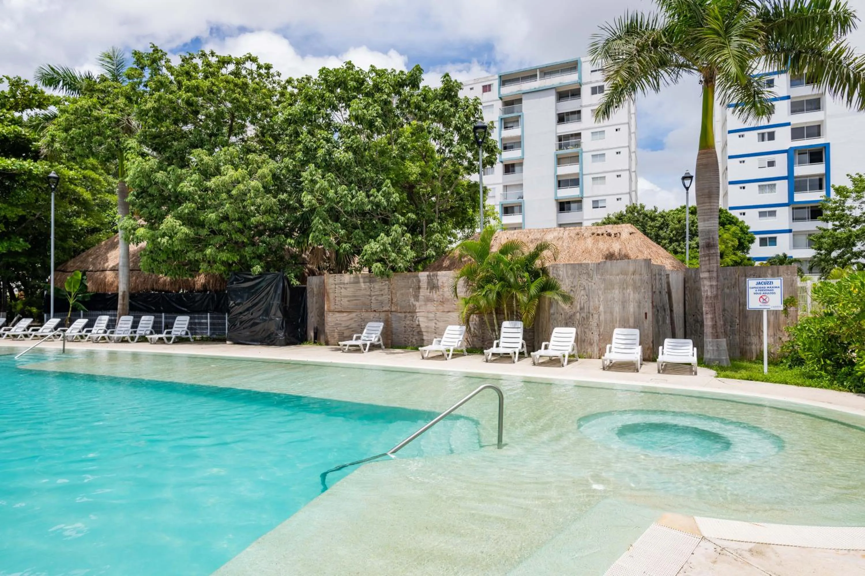 Swimming pool in UNICO Y AGRADABLE DTO EN ZONA CENTRO PARA 6 PAX