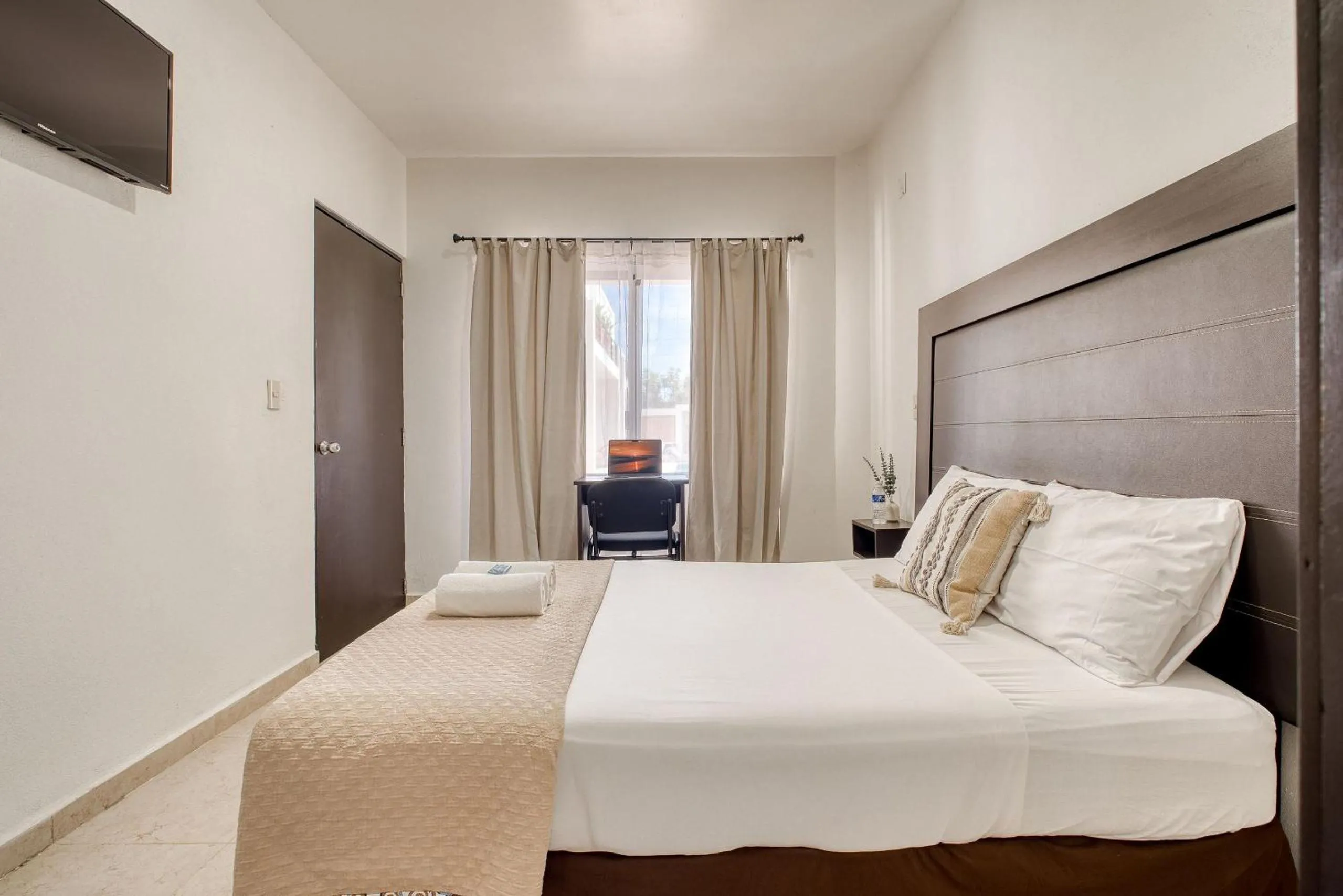 Bedroom, Bed in La Aurora Puerto Escondido