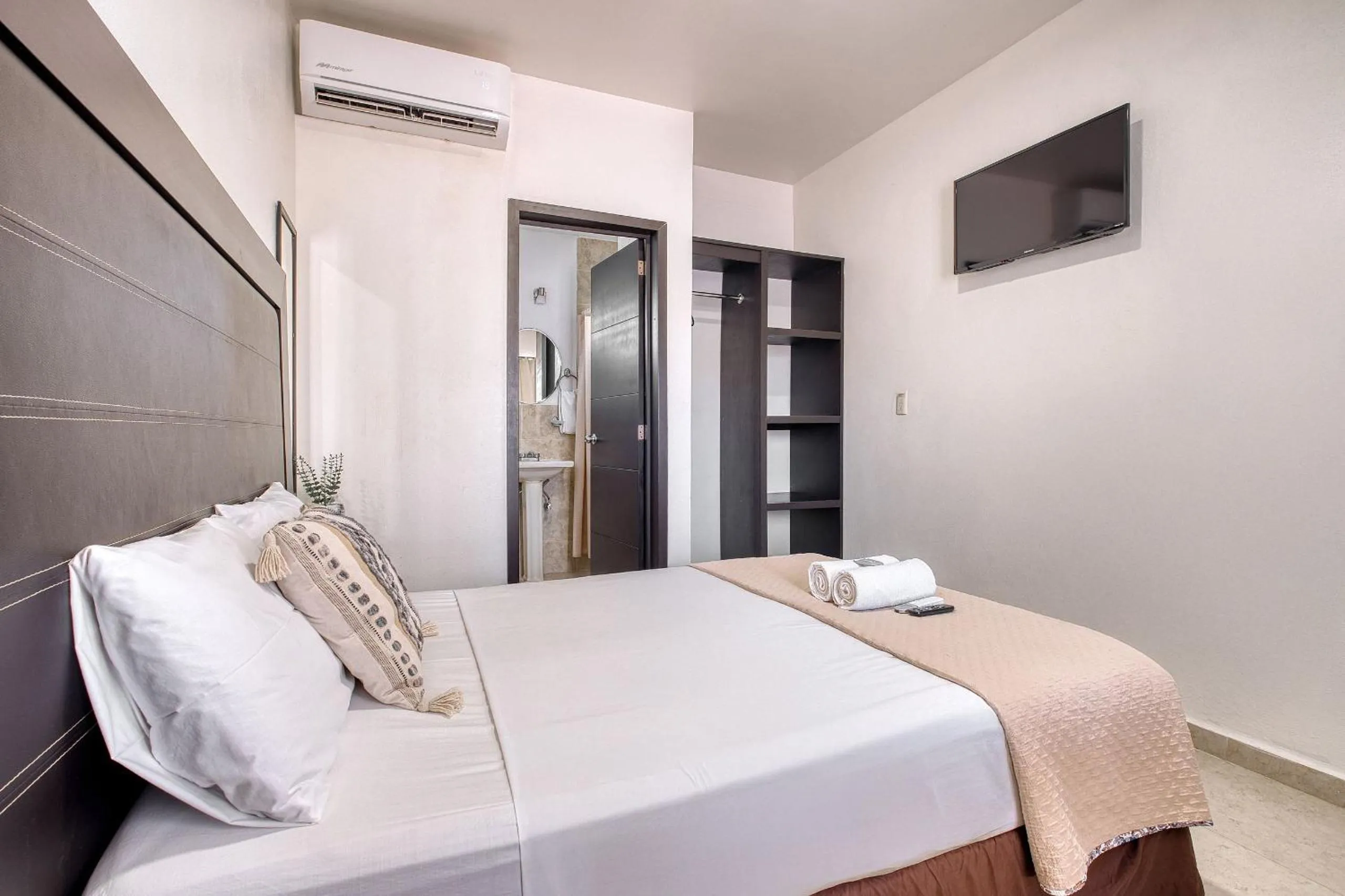 Bedroom, Bed in La Aurora Puerto Escondido