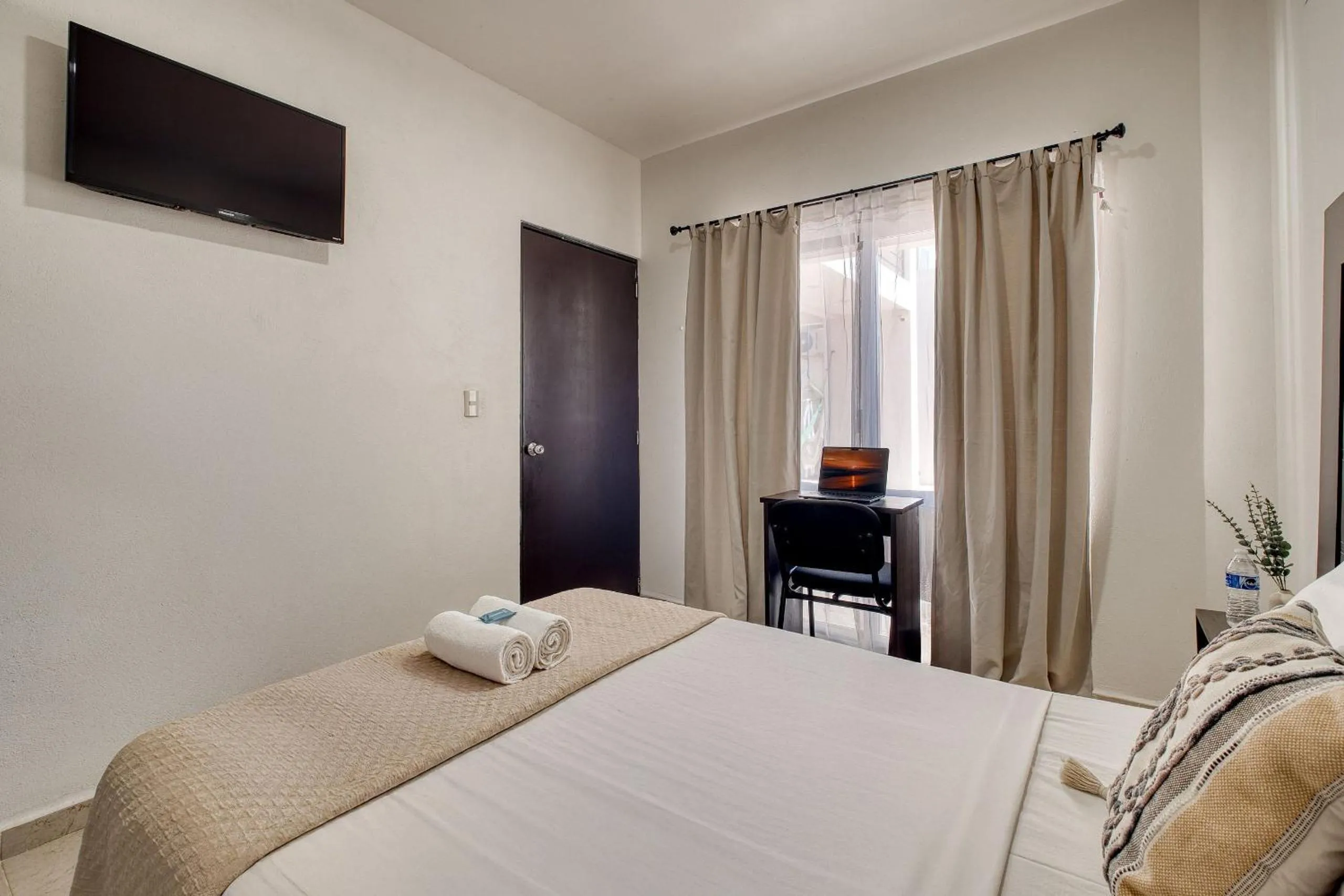 Bedroom, Bed in La Aurora Puerto Escondido