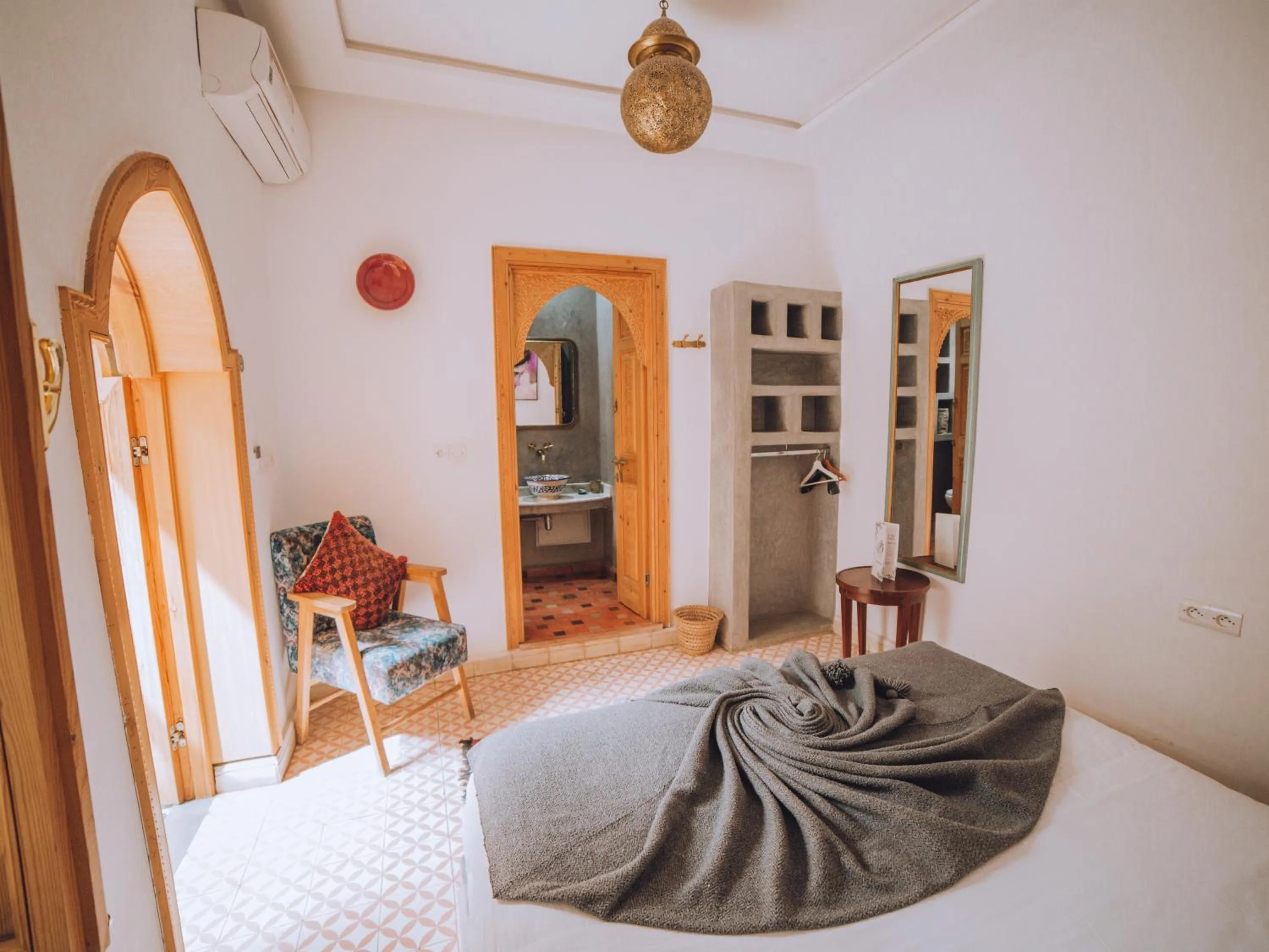 Photo of the whole room, Bed in Riad Le Petit Joyau