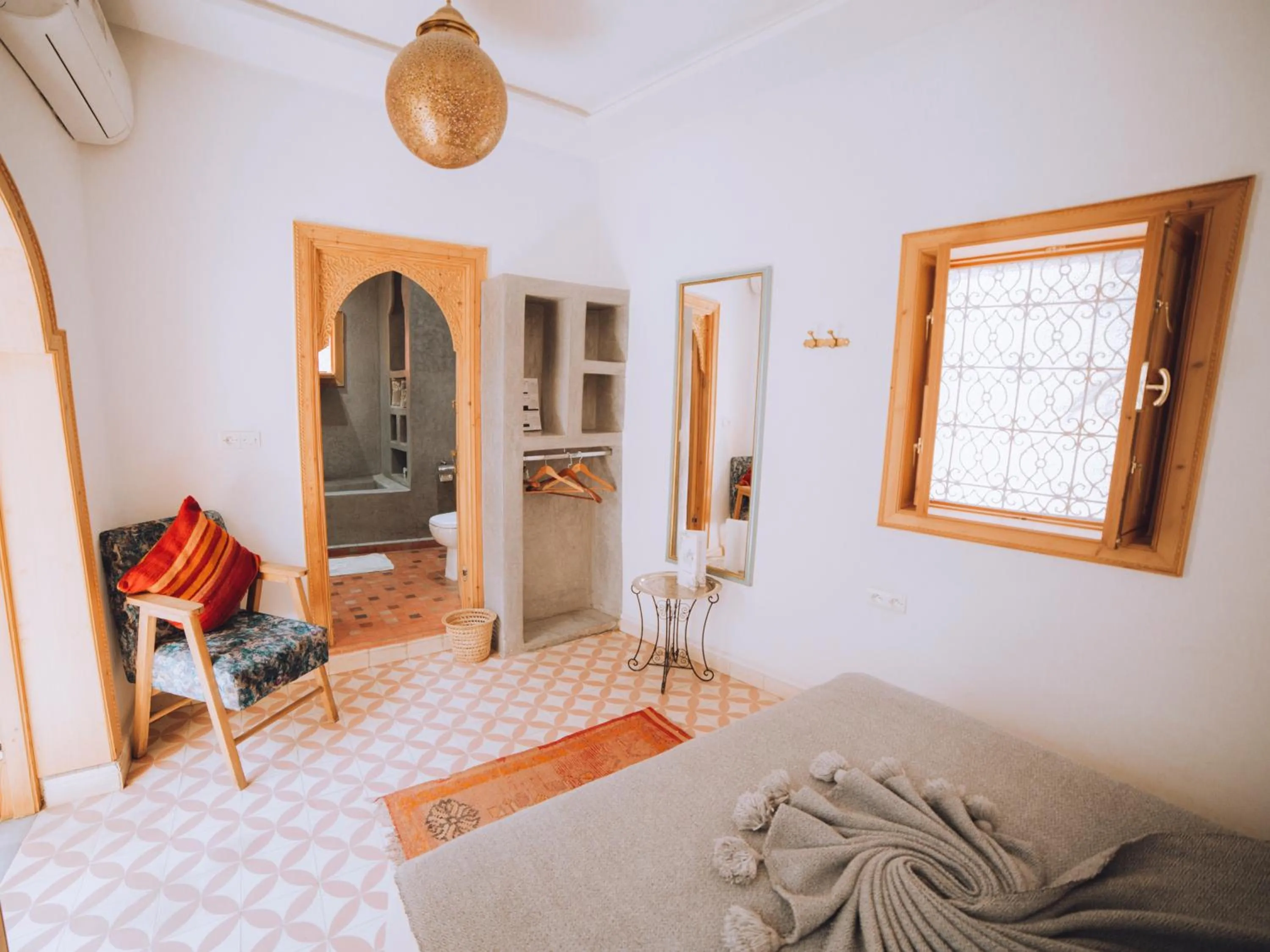 Photo of the whole room, Bed in Riad Le Petit Joyau