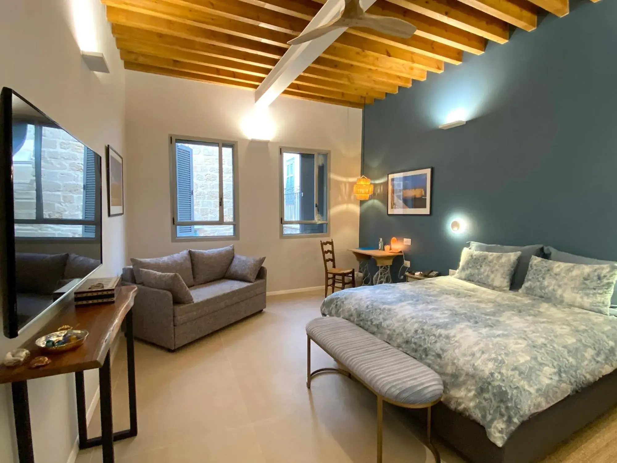 Deluxe Queen Room in Beit Elfarasha Deluxe Queen Room in Beit Elfarasha