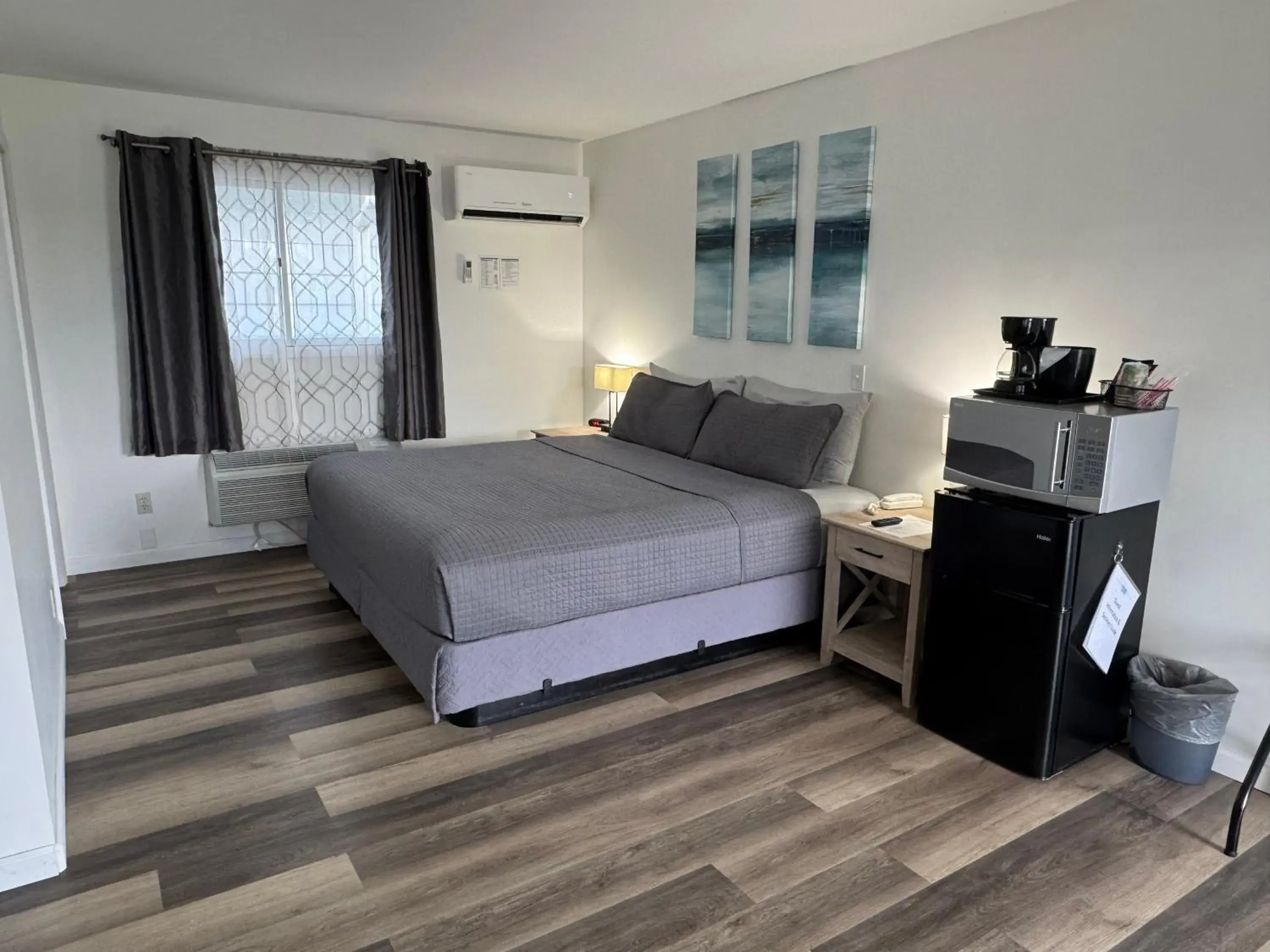 King Room in Waterway Inn King Room in Waterway Inn