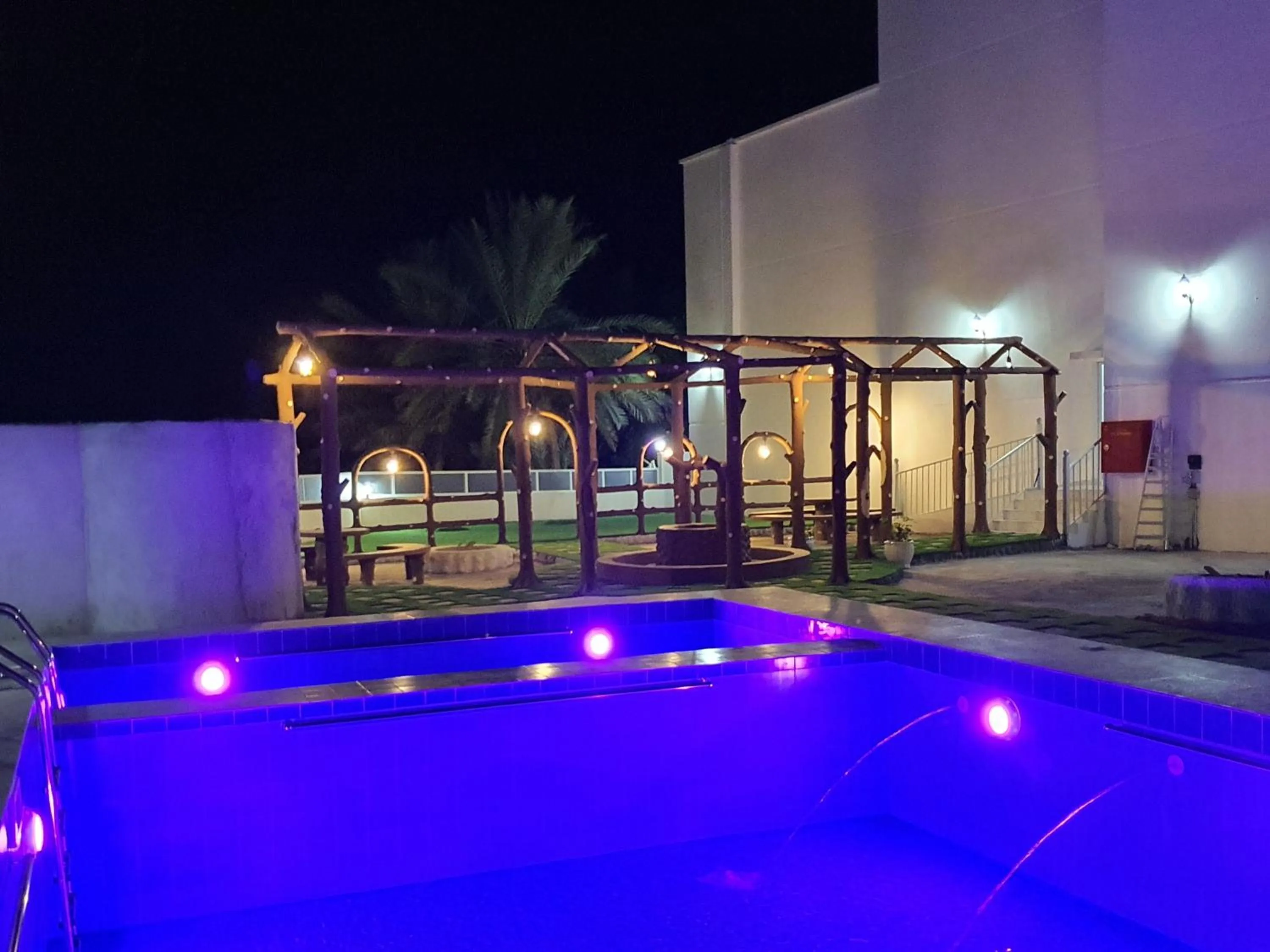 Swimming pool in Tiwi Sunrise