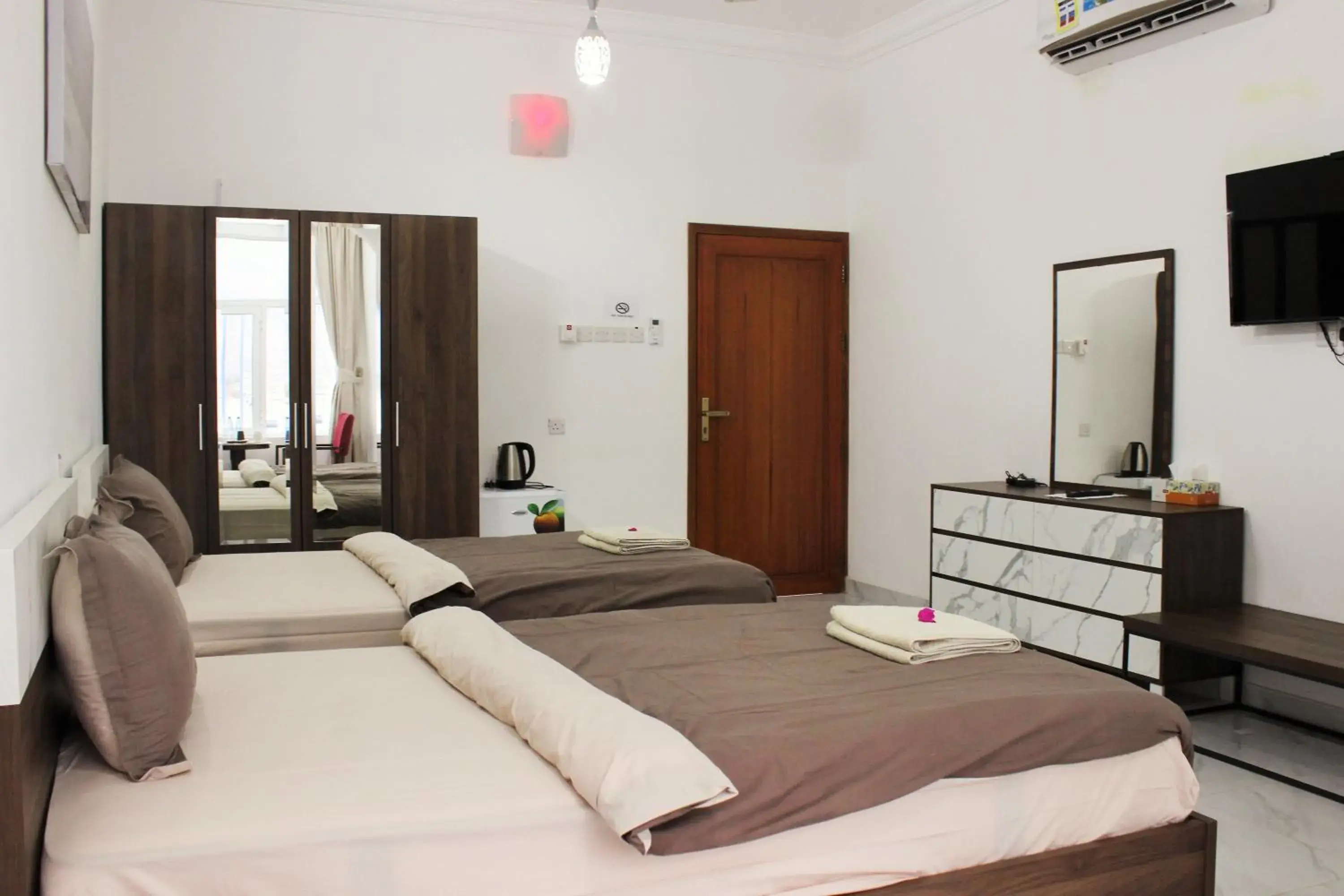 Standard Twin Room in Tiwi Sunrise Standard Twin Room in Tiwi Sunrise