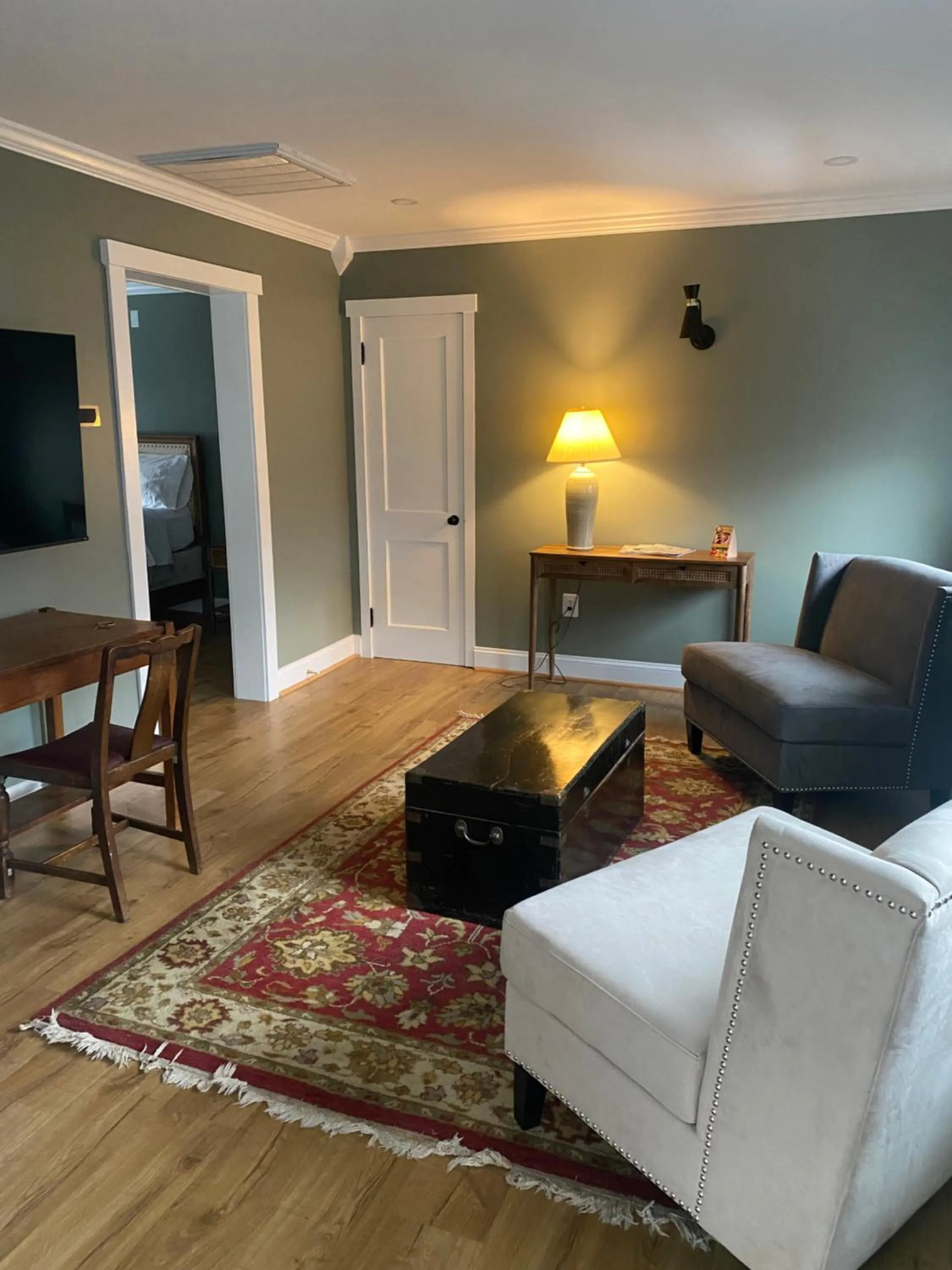 TV and multimedia in James Buchanan Hotel, Trademark Collection by Wyndham