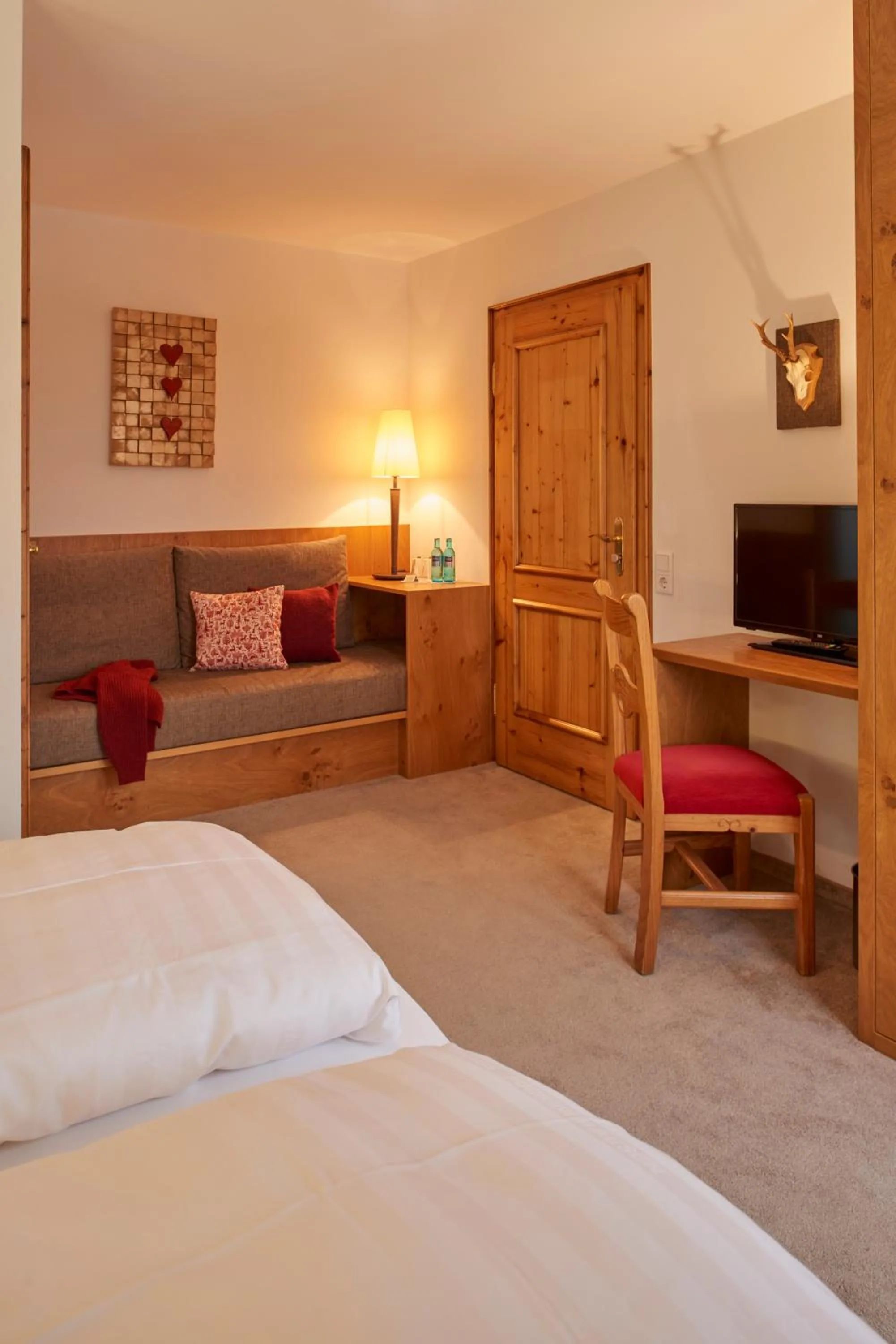 Photo of the whole room, Bed in Hotel Waldhaus Föckinghausen