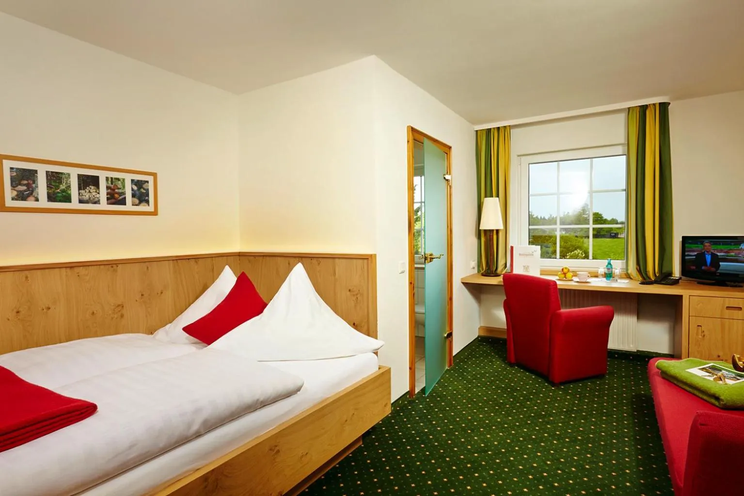 Photo of the whole room, Bed in Hotel Waldhaus Föckinghausen