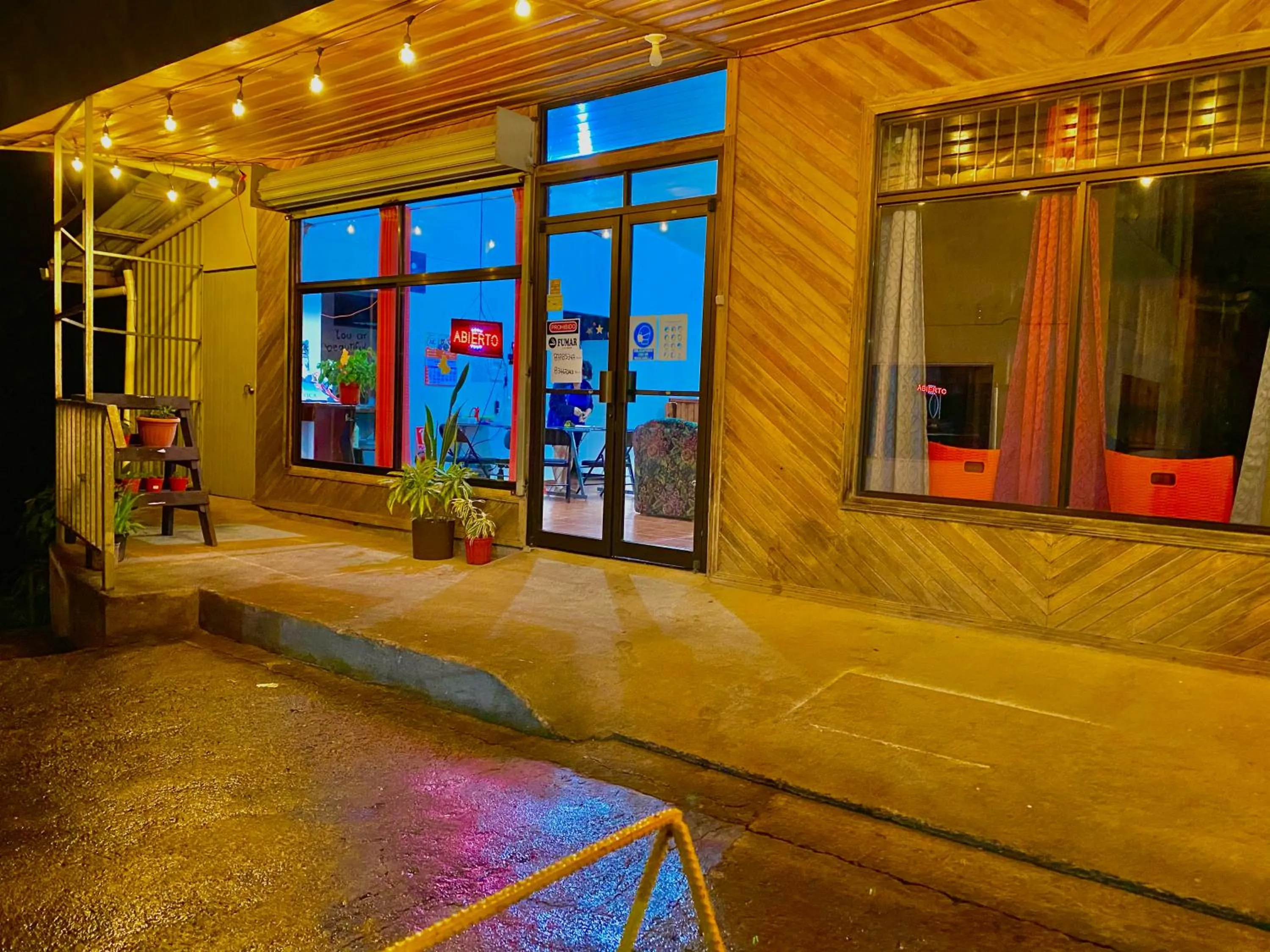 Facade/entrance in Cabinas Selva Verde