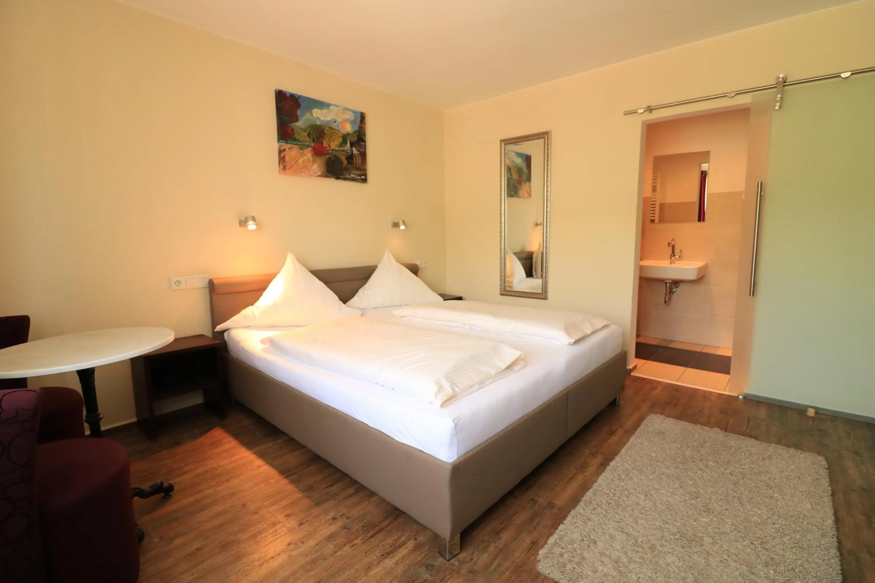 Photo of the whole room, Bed in Christiana's Wein & Art Hotel