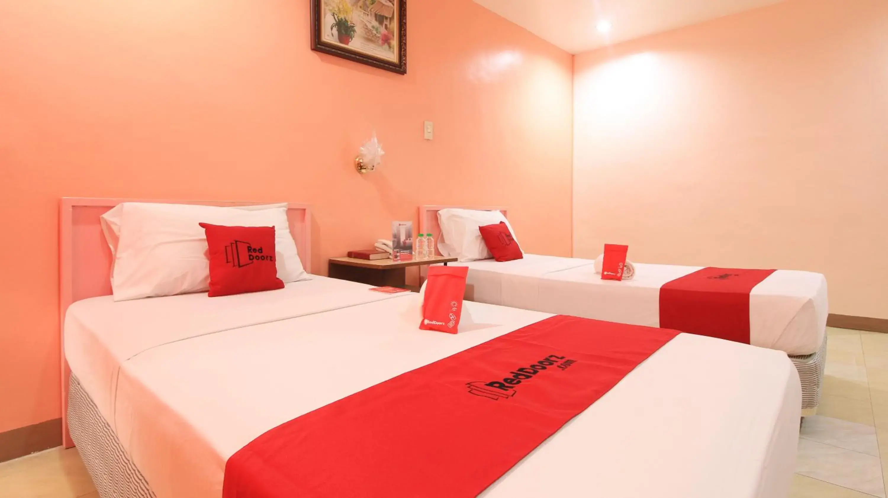 Twin Room in RedDoorz Plus @ Chinatown Binondo Twin Room in RedDoorz Plus @ Chinatown Binondo