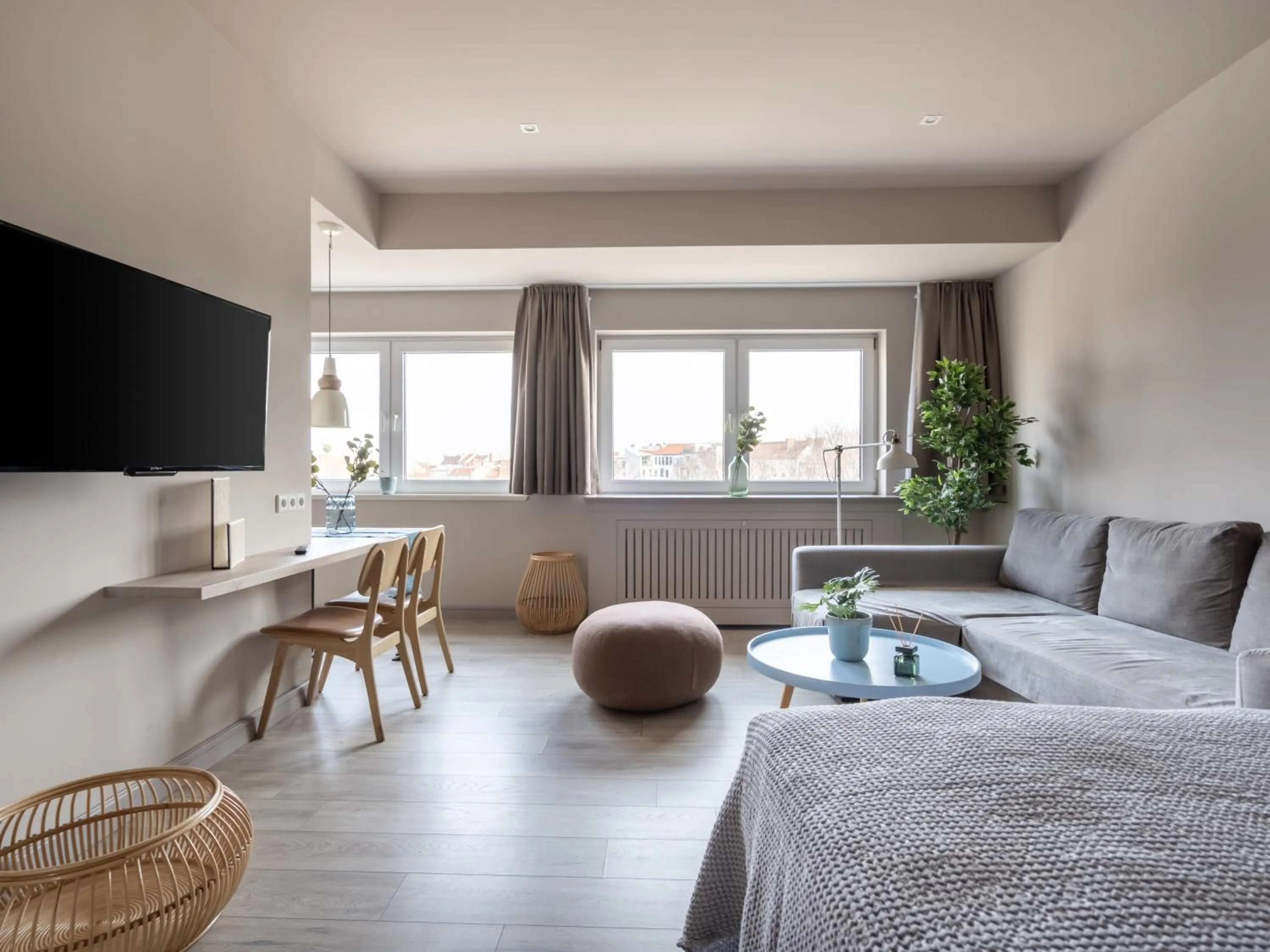 Living room, Bed in Limehome Berlin Chausseestraße