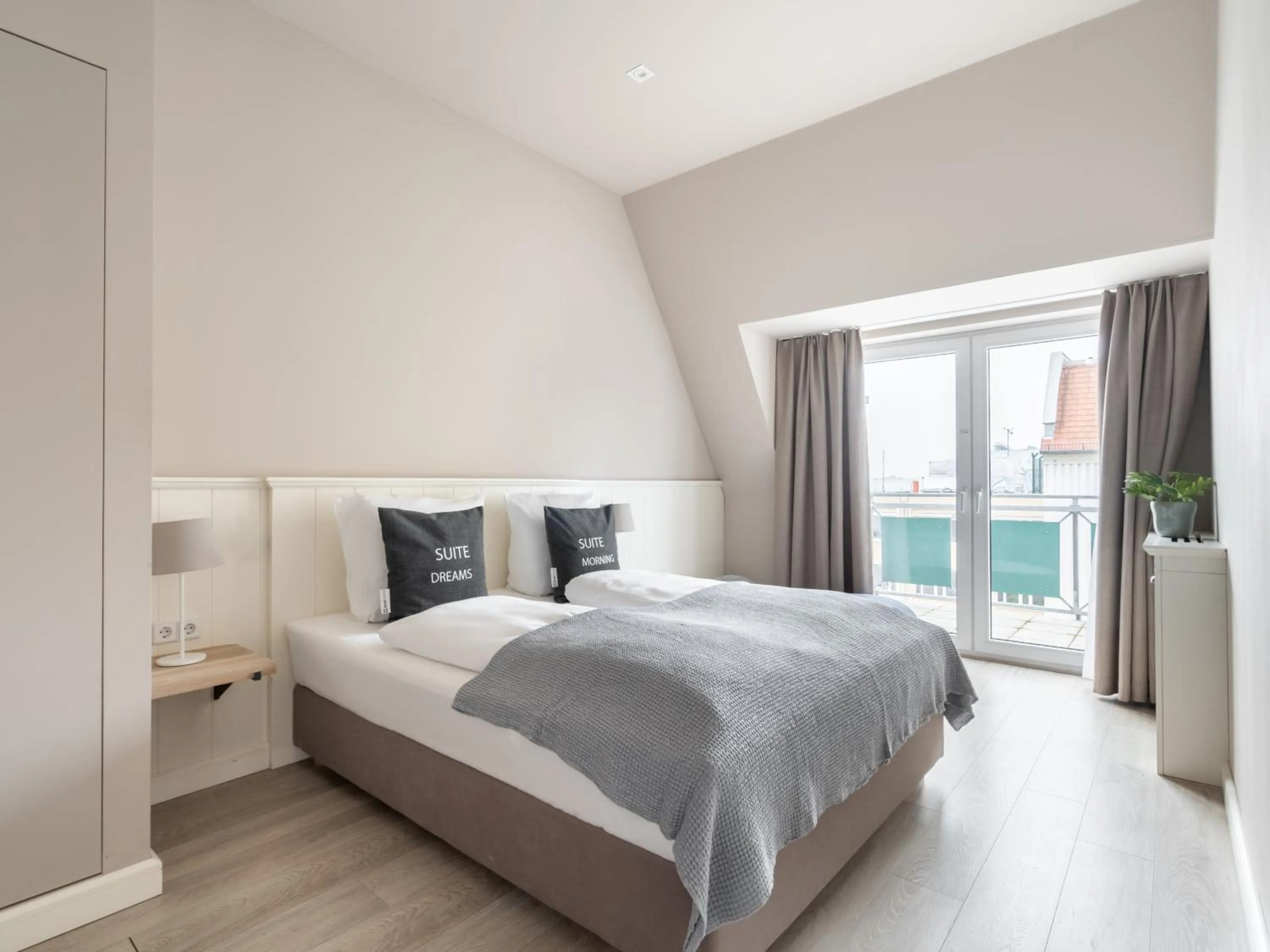 Bed in Limehome Berlin Chausseestraße