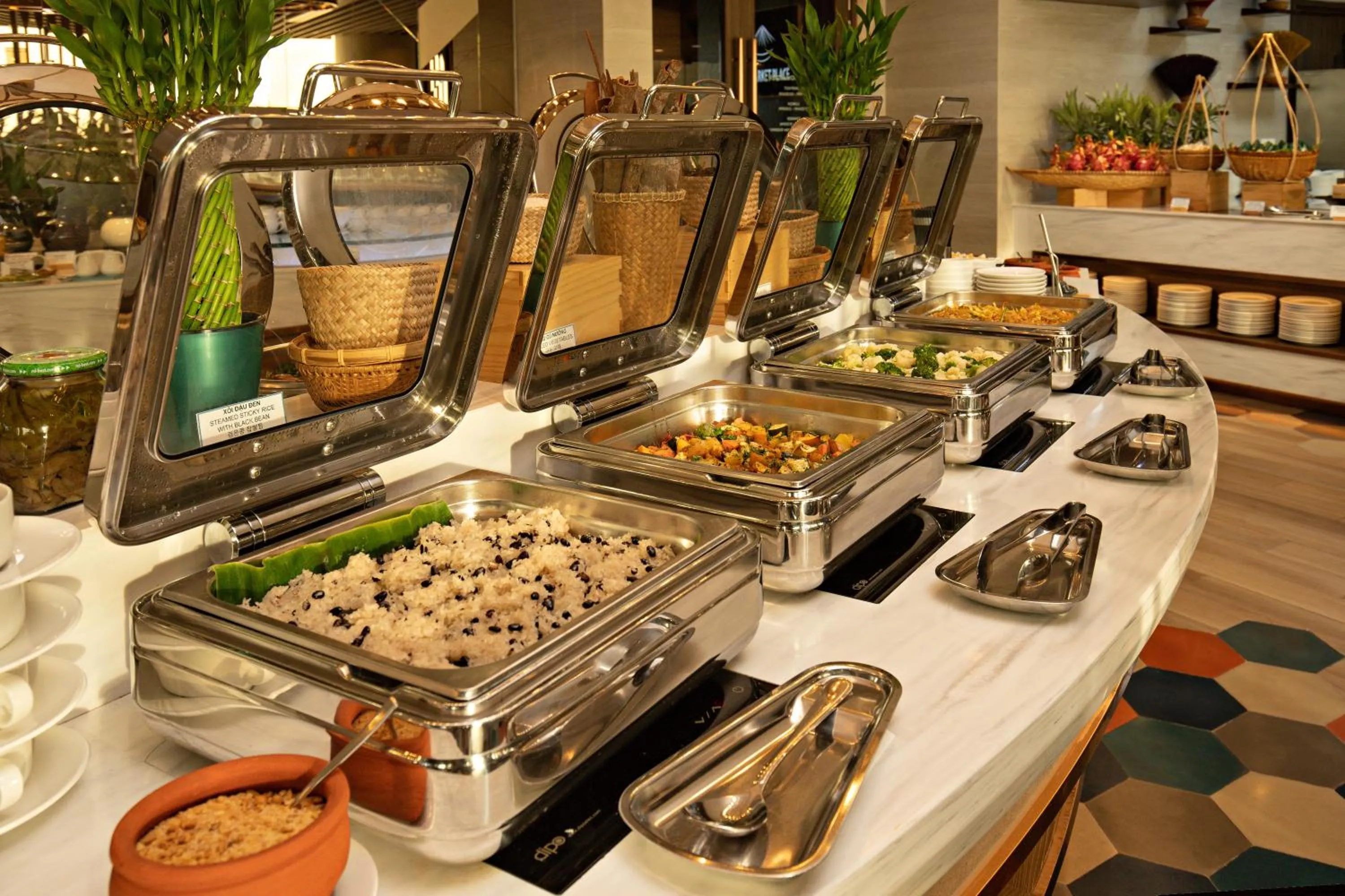 Restaurant/places to eat in Radisson Hotel Danang