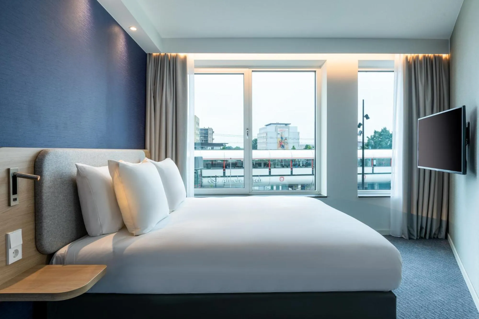 Photo of the whole room, Bed in Holiday Inn Express - Almere by IHG