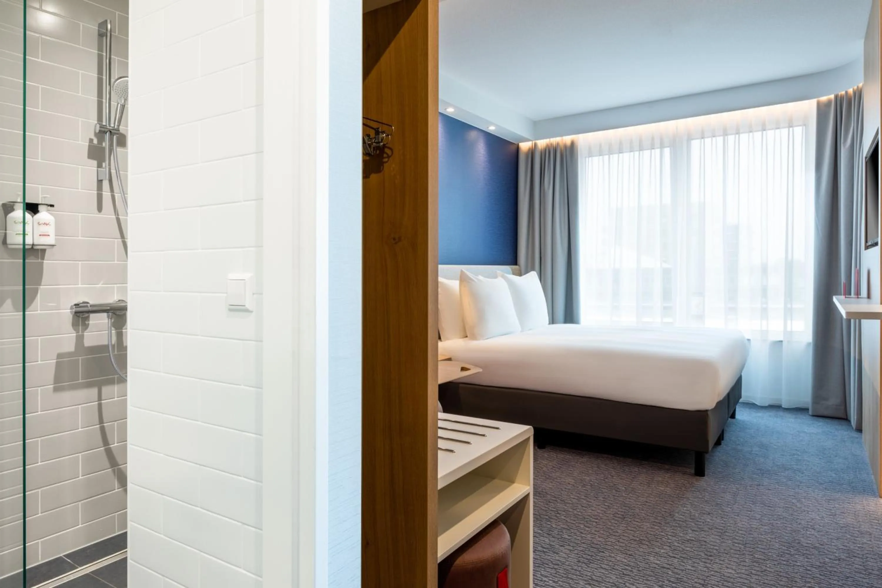 Photo of the whole room, Bed in Holiday Inn Express - Almere by IHG