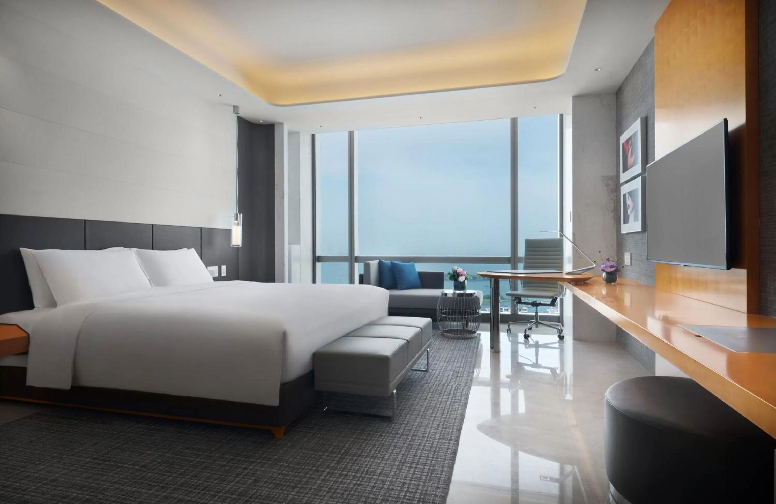 Bed in Sofitel Haikou