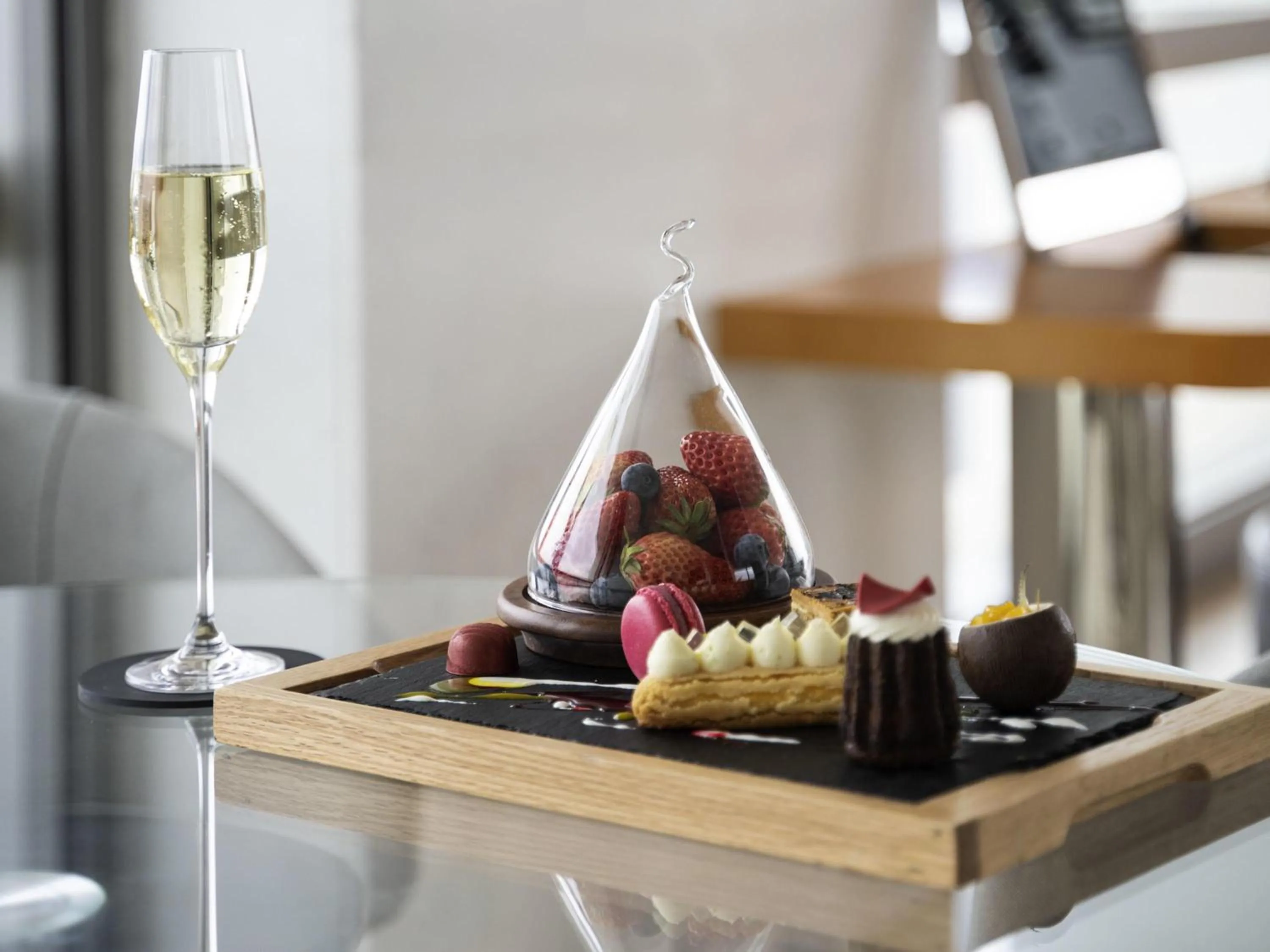 Luxury Magnifique Room, 1 King Bed, Bay View in Sofitel Haikou