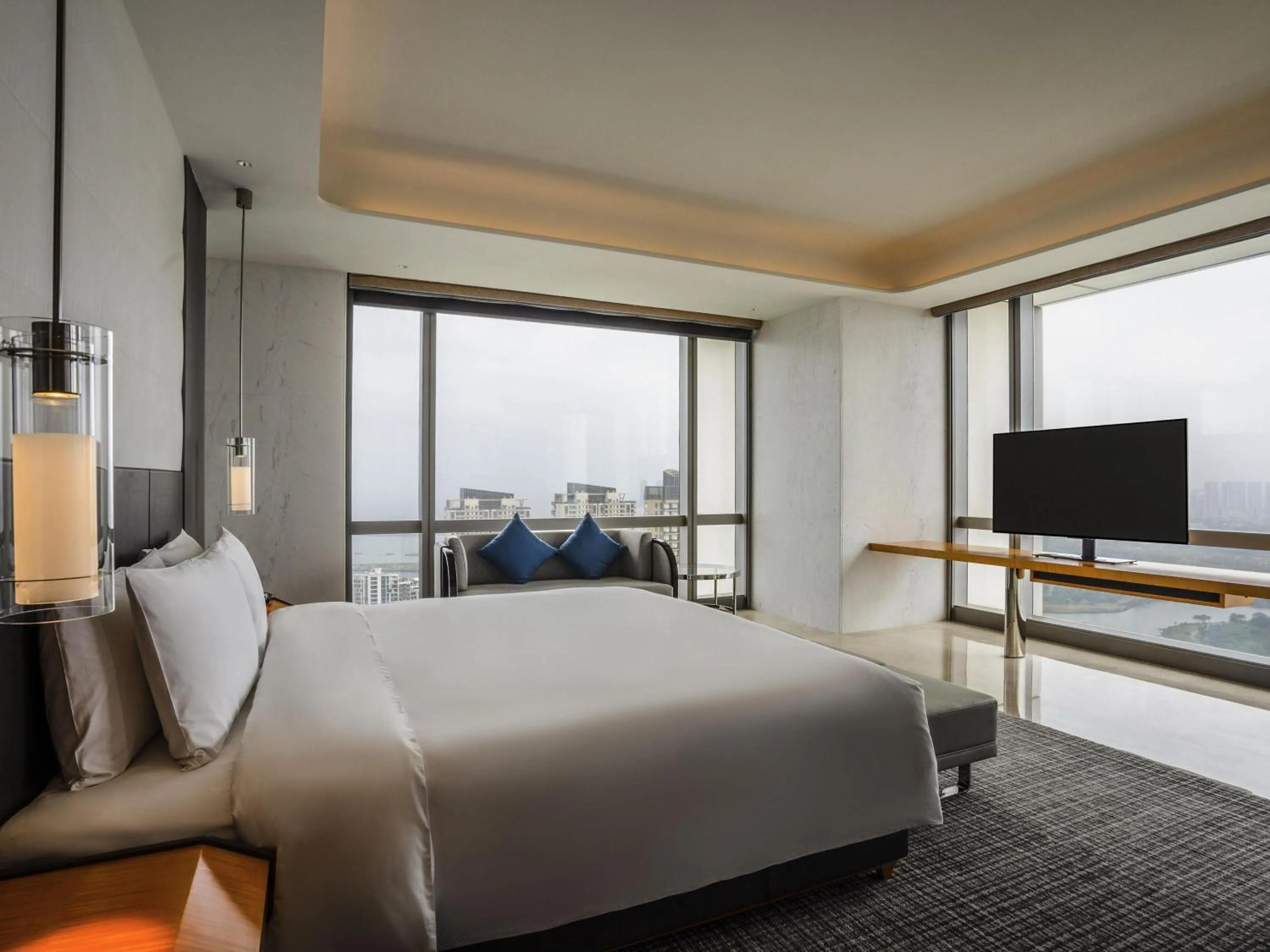 Bedroom, Bed in Sofitel Haikou