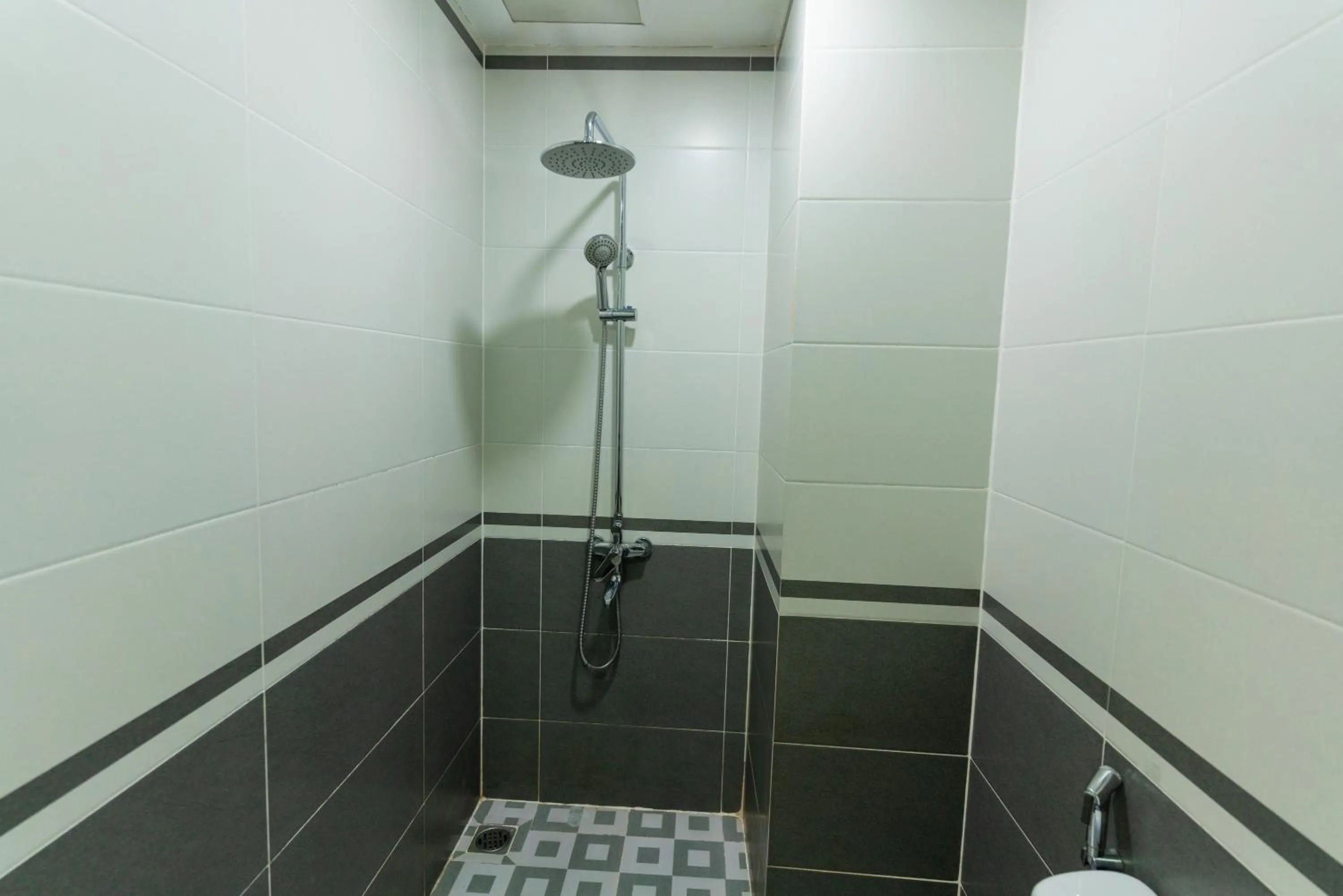 Shower in Prince Hotel