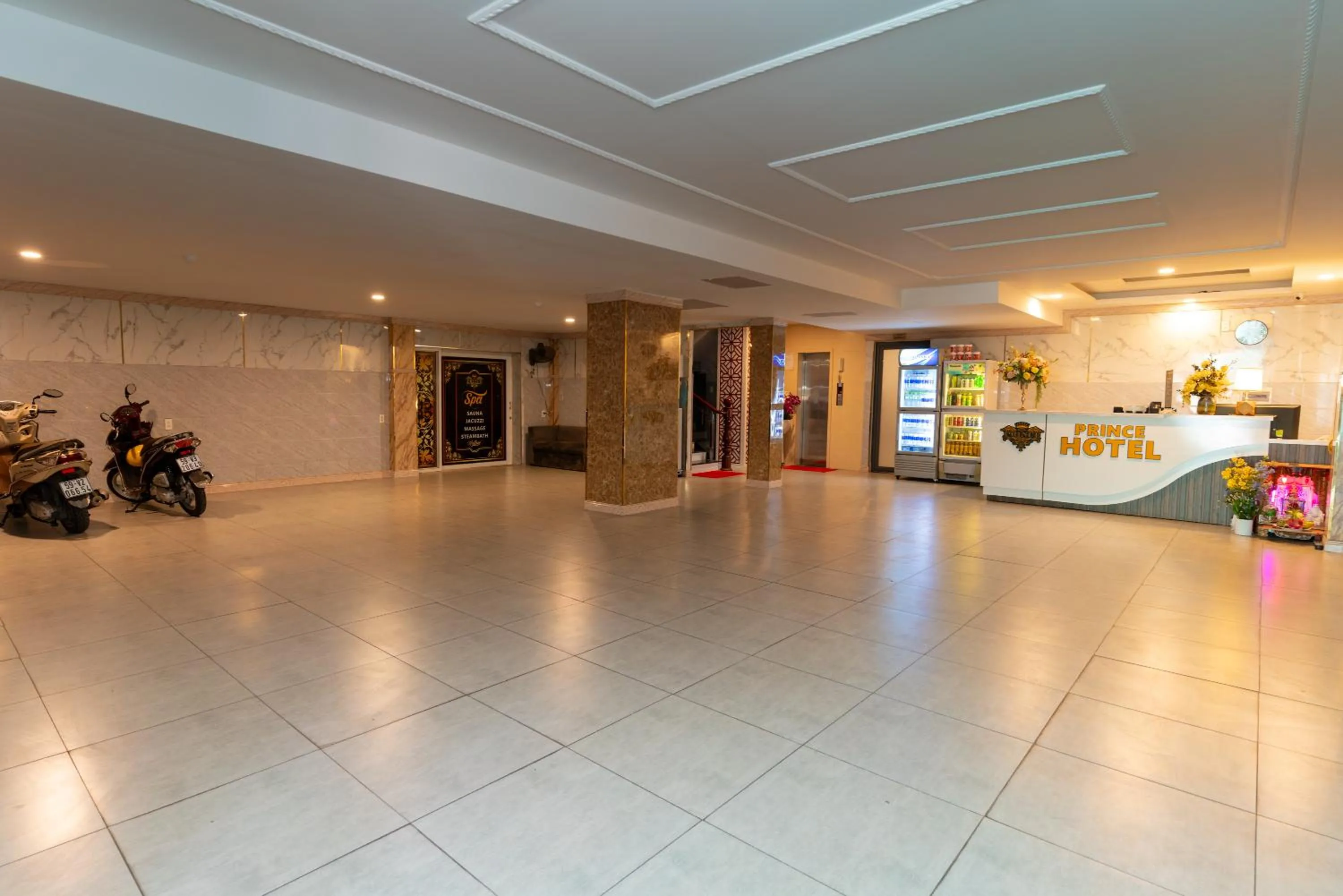 Communal lounge/ TV room in Prince Hotel