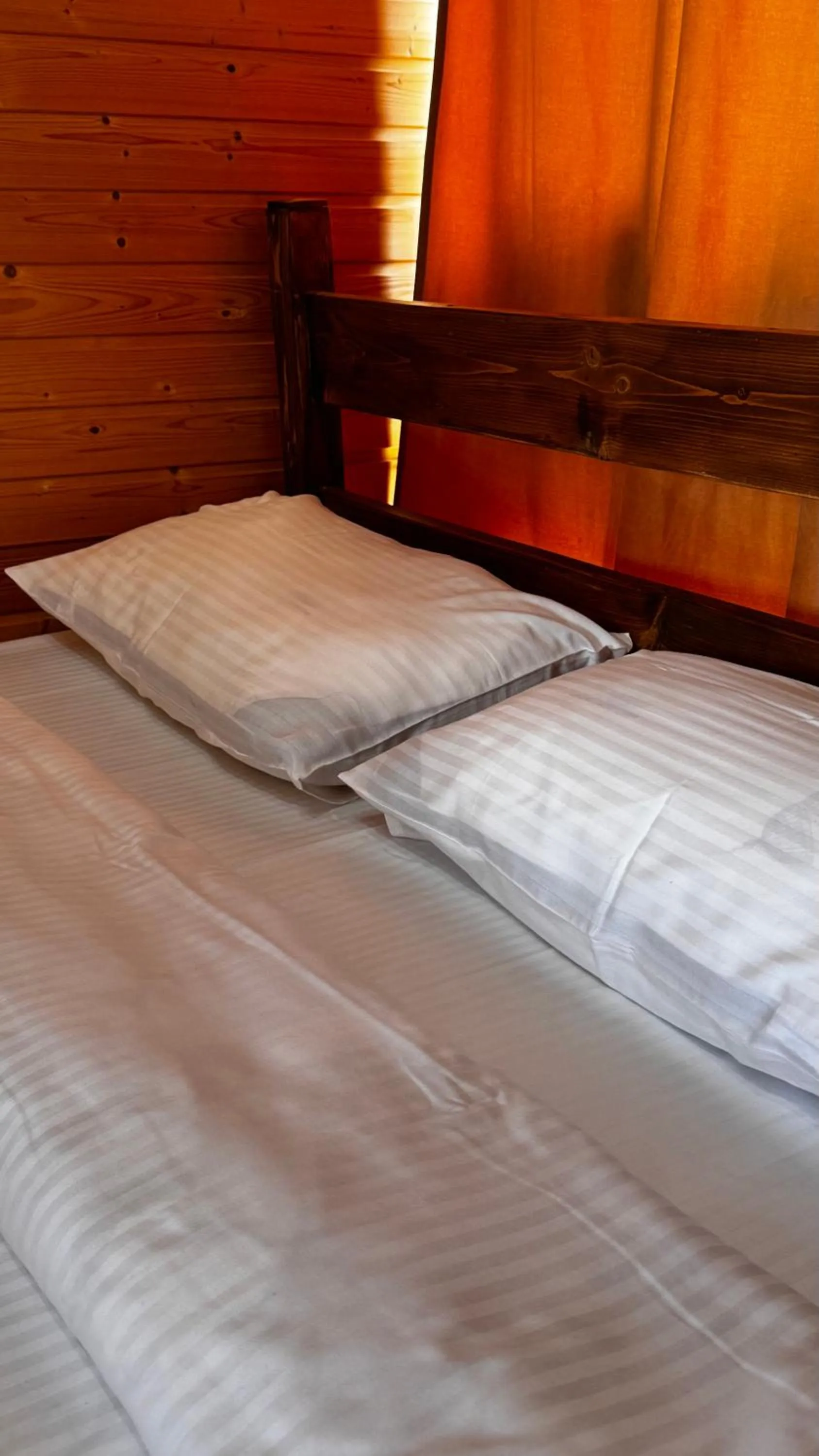 Bed in COTTAGE CHALET and TOURS
