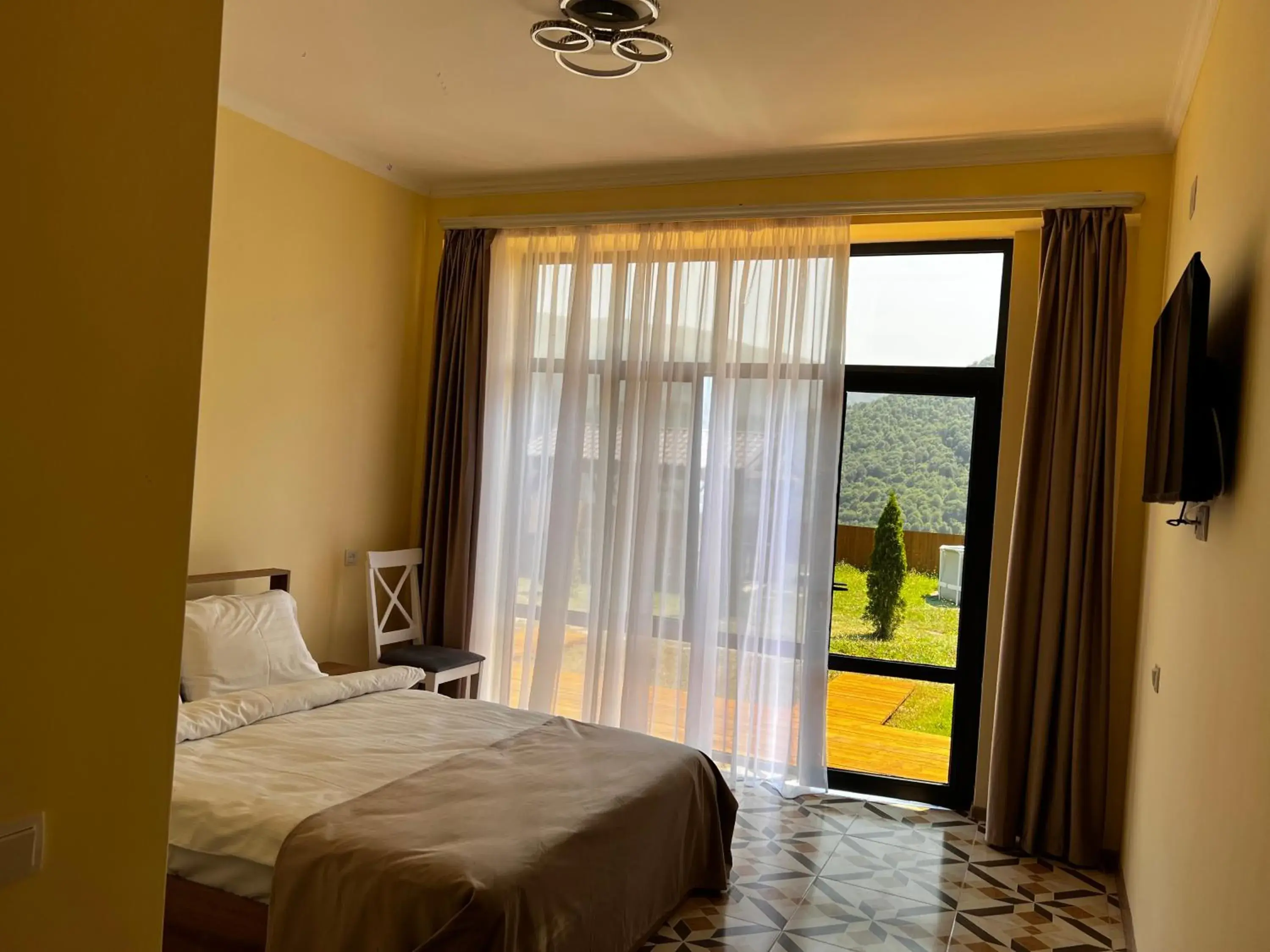 Deluxe Queen Room in COTTAGE CHALET and TOURS Deluxe Queen Room in COTTAGE CHALET and TOURS