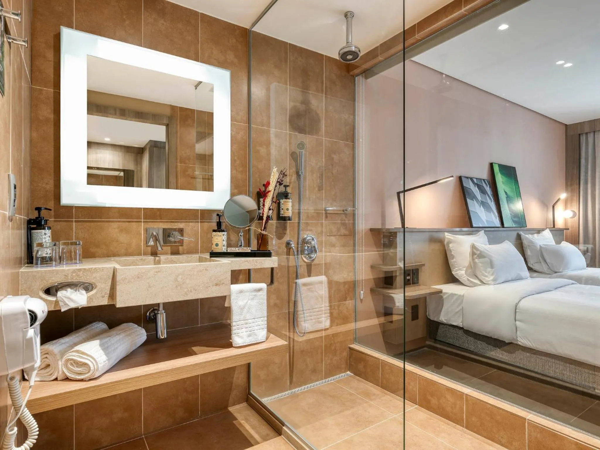 Shower, Bed in Novotel BH Savassi