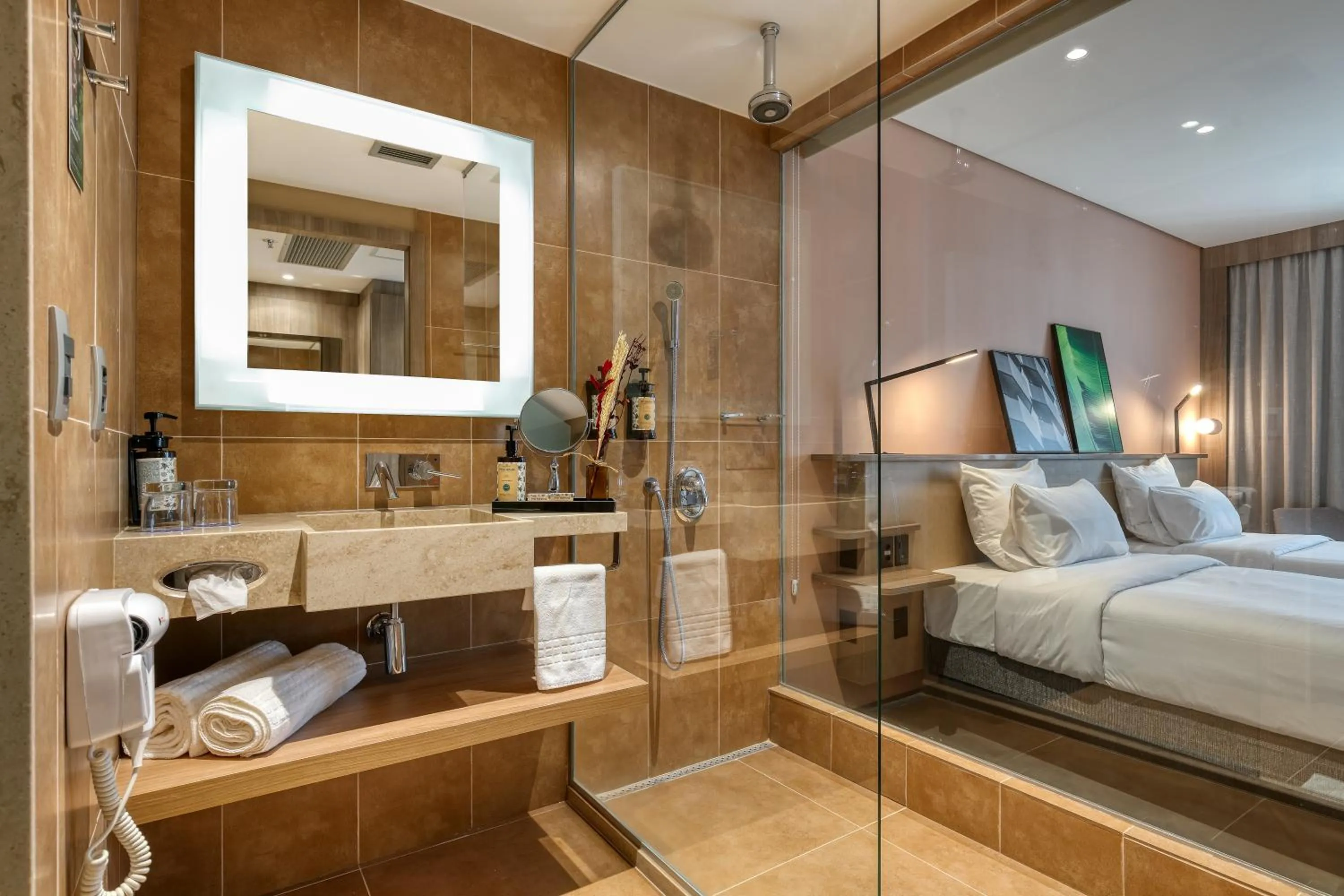 Bathroom, Bed in Novotel BH Savassi