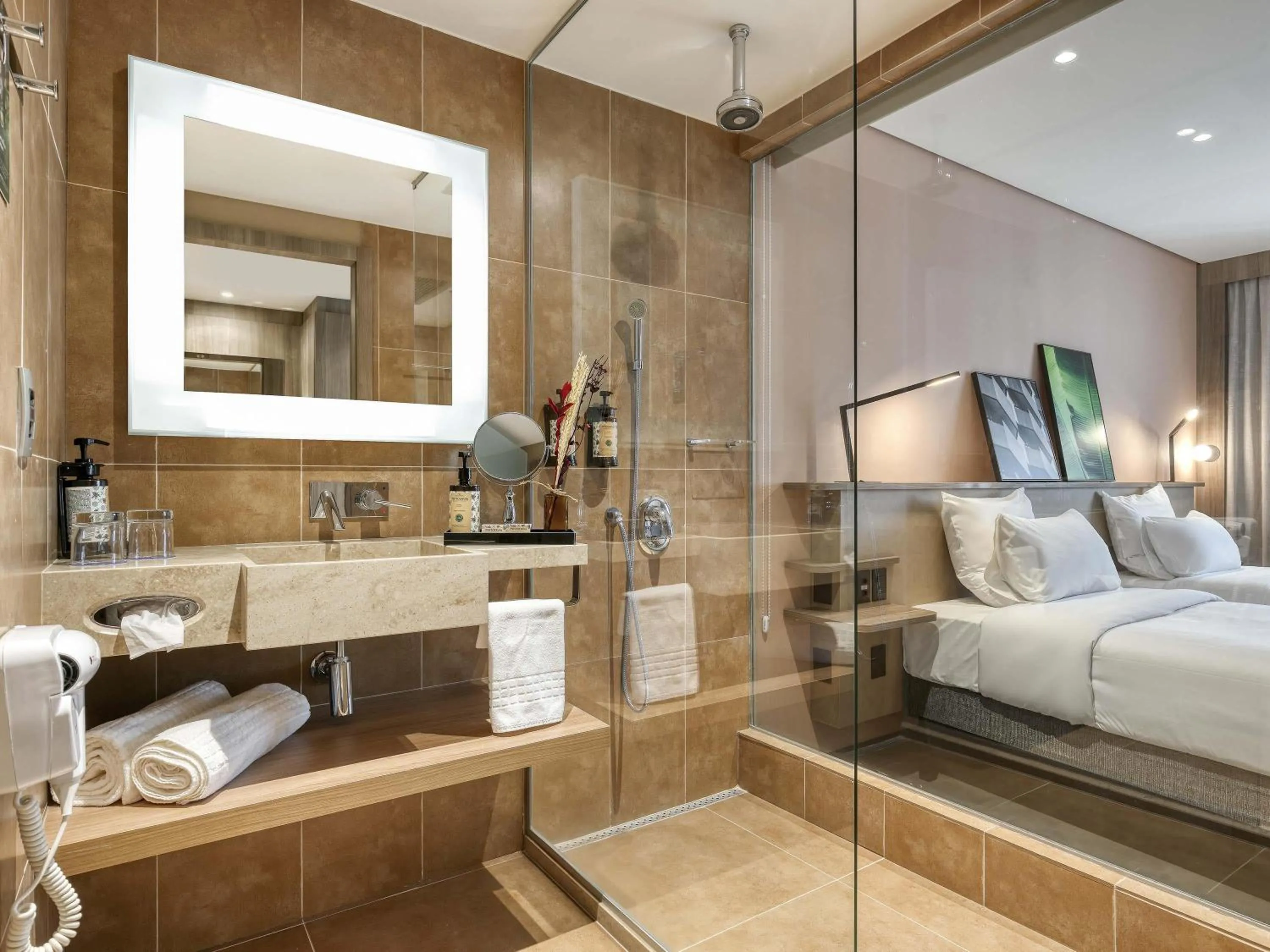 Bathroom, Bed in Novotel BH Savassi