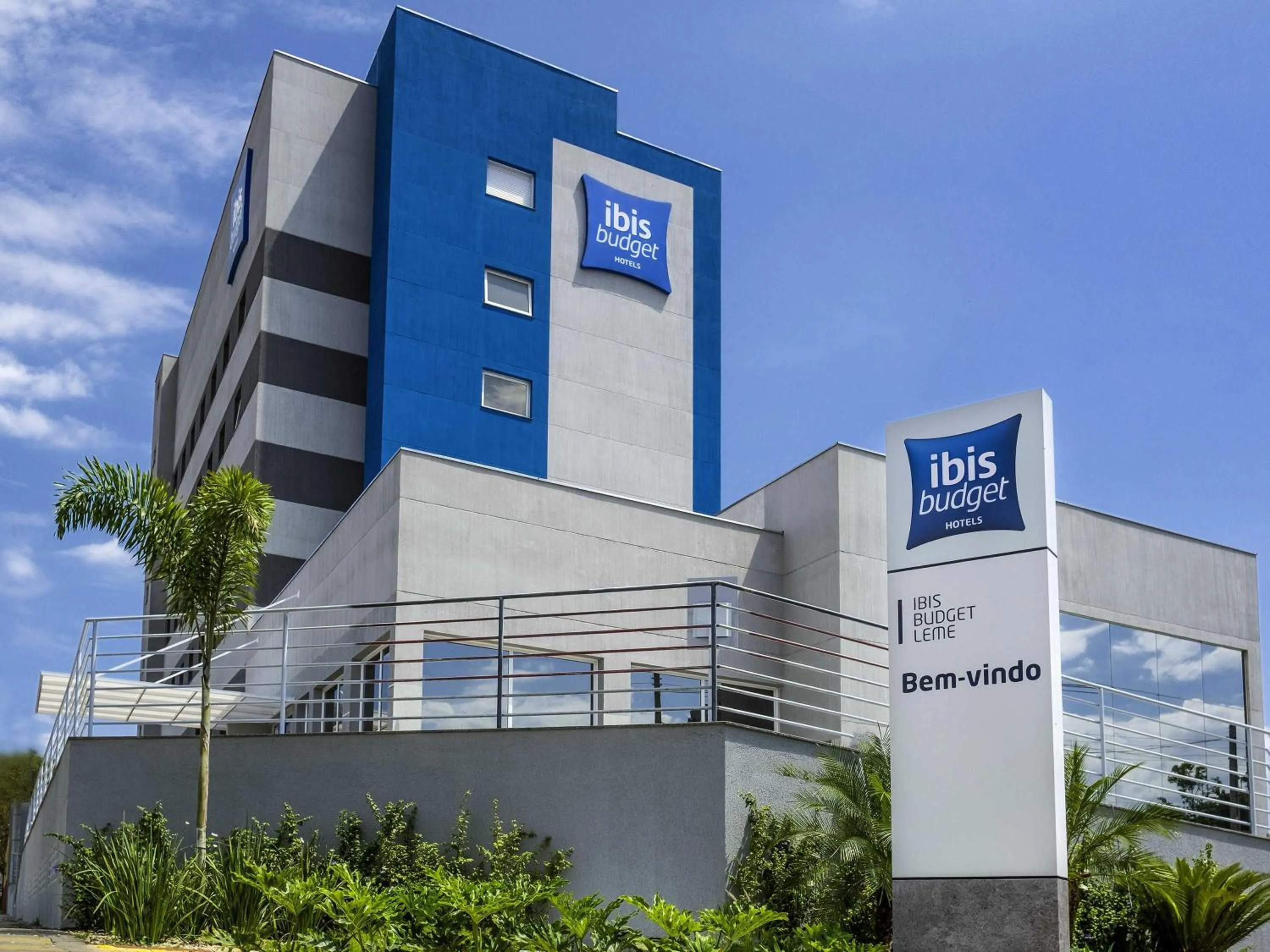 Property building in ibis budget Leme SP