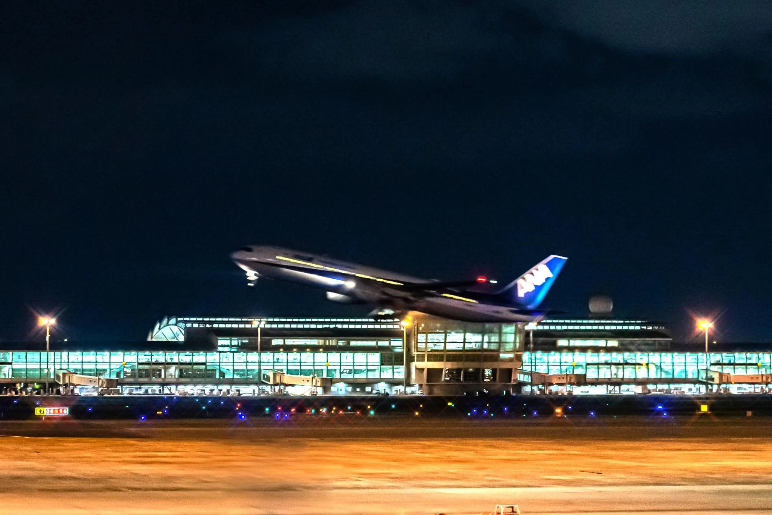 Night in Tomariehotel & condominium