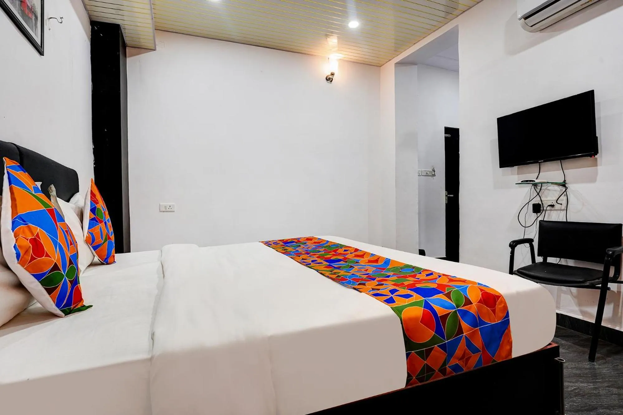 Communal lounge/ TV room, Bed in Via Gauri Shree