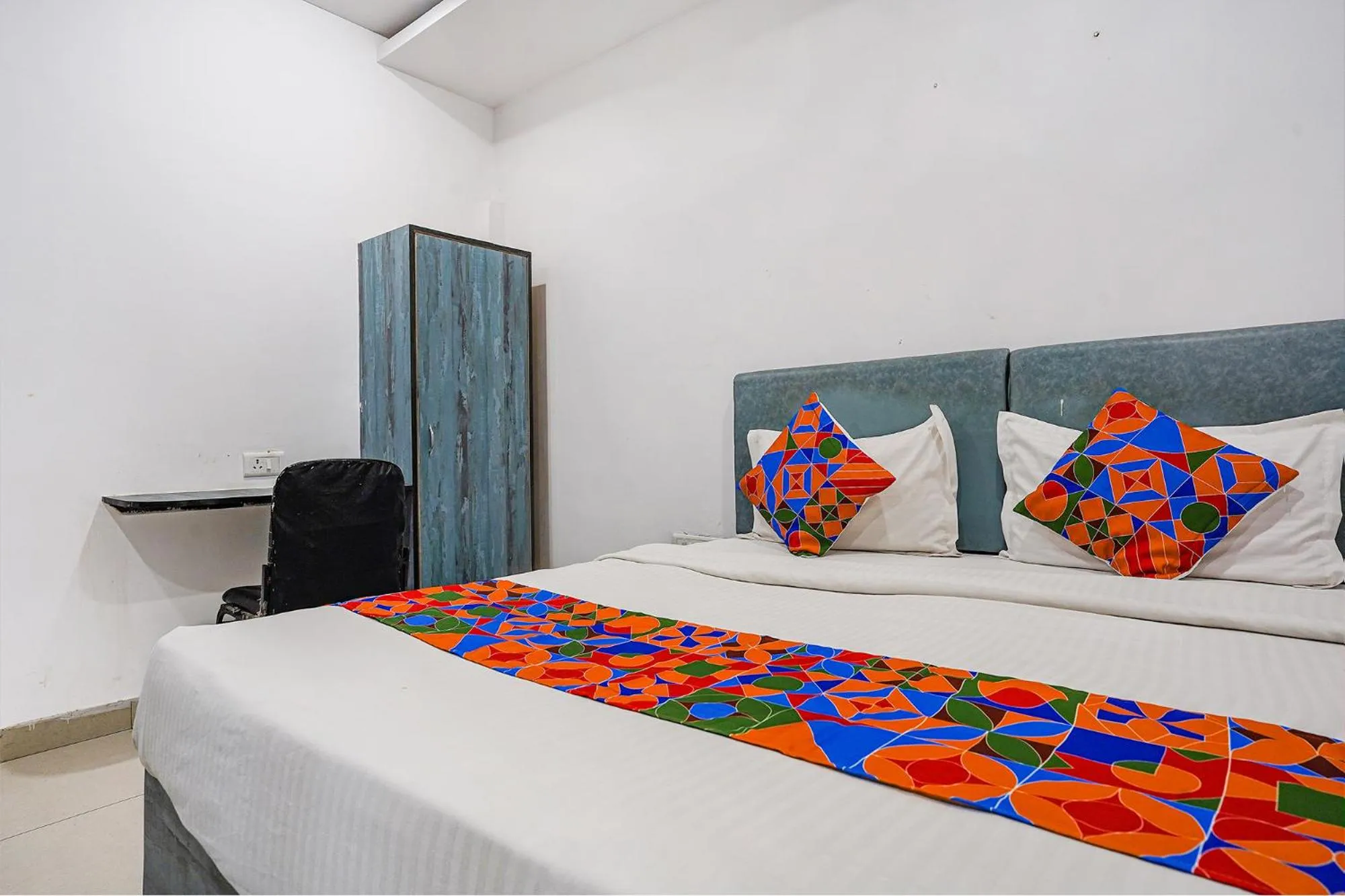 Photo of the whole room, Bed in Via Gauri Shree