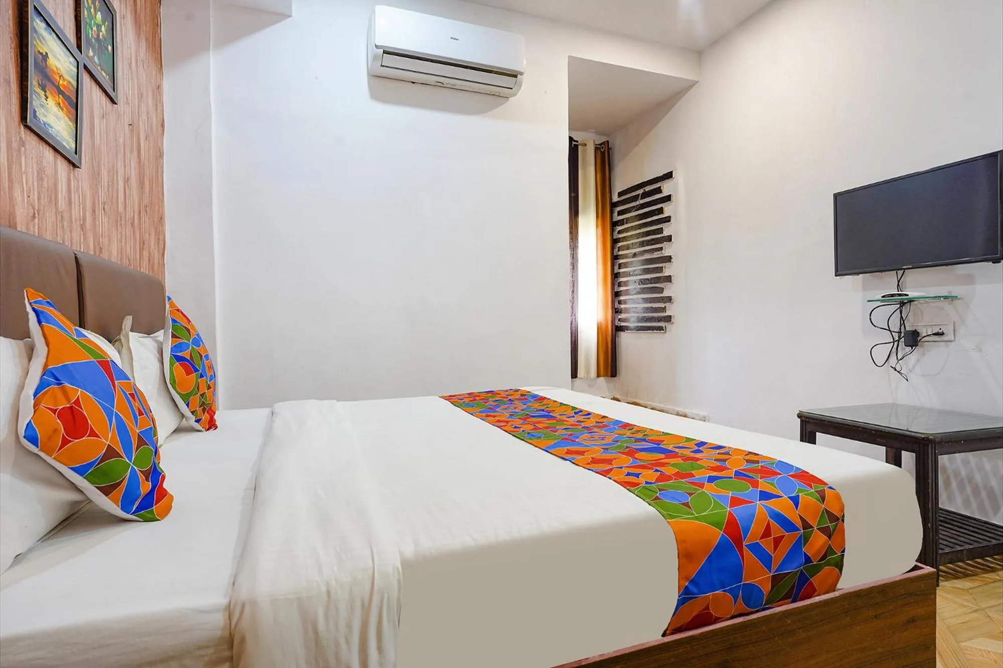 Communal lounge/ TV room, Bed in Via Gauri Shree
