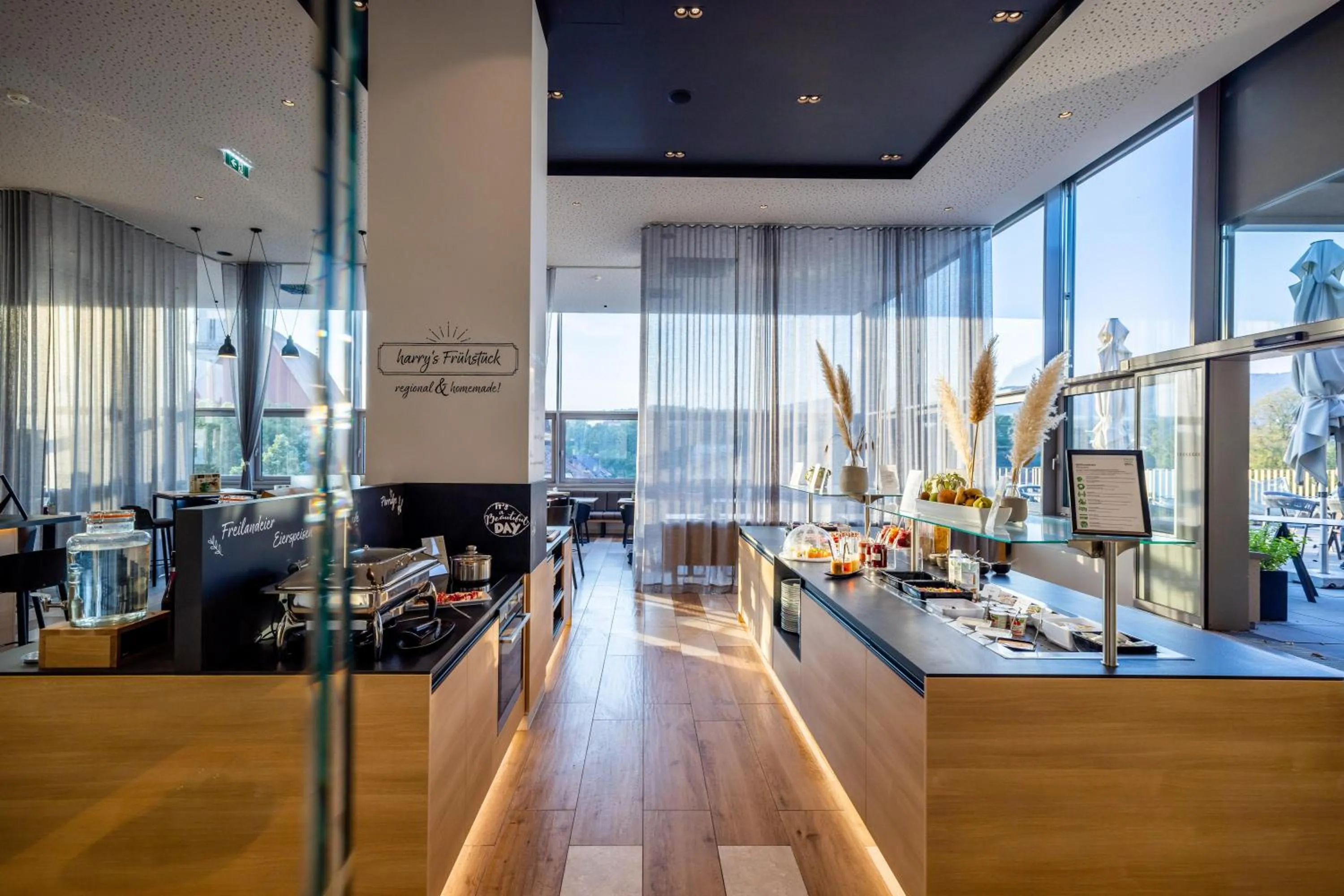 Restaurant/places to eat in harry's home Steyr hotel & apartments