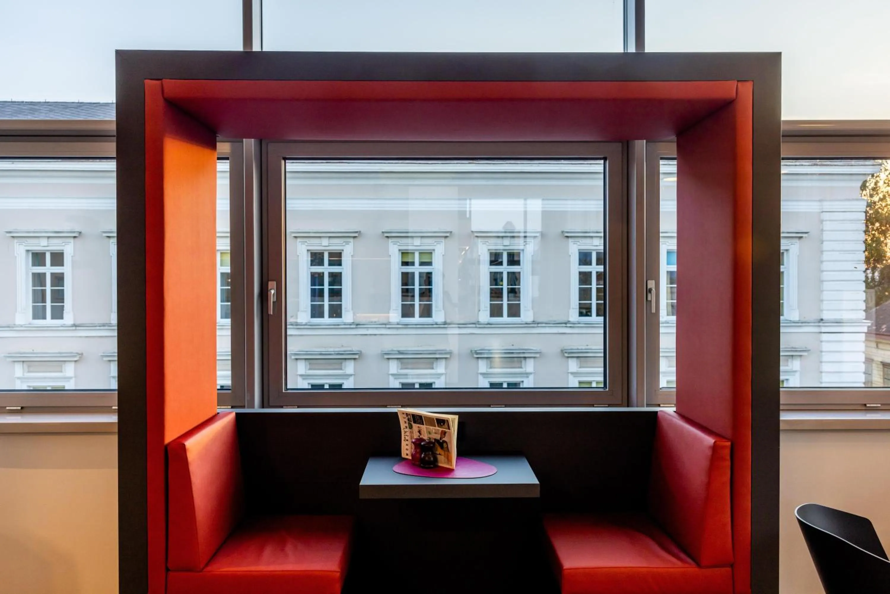 Lounge or bar in harry's home Steyr hotel & apartments