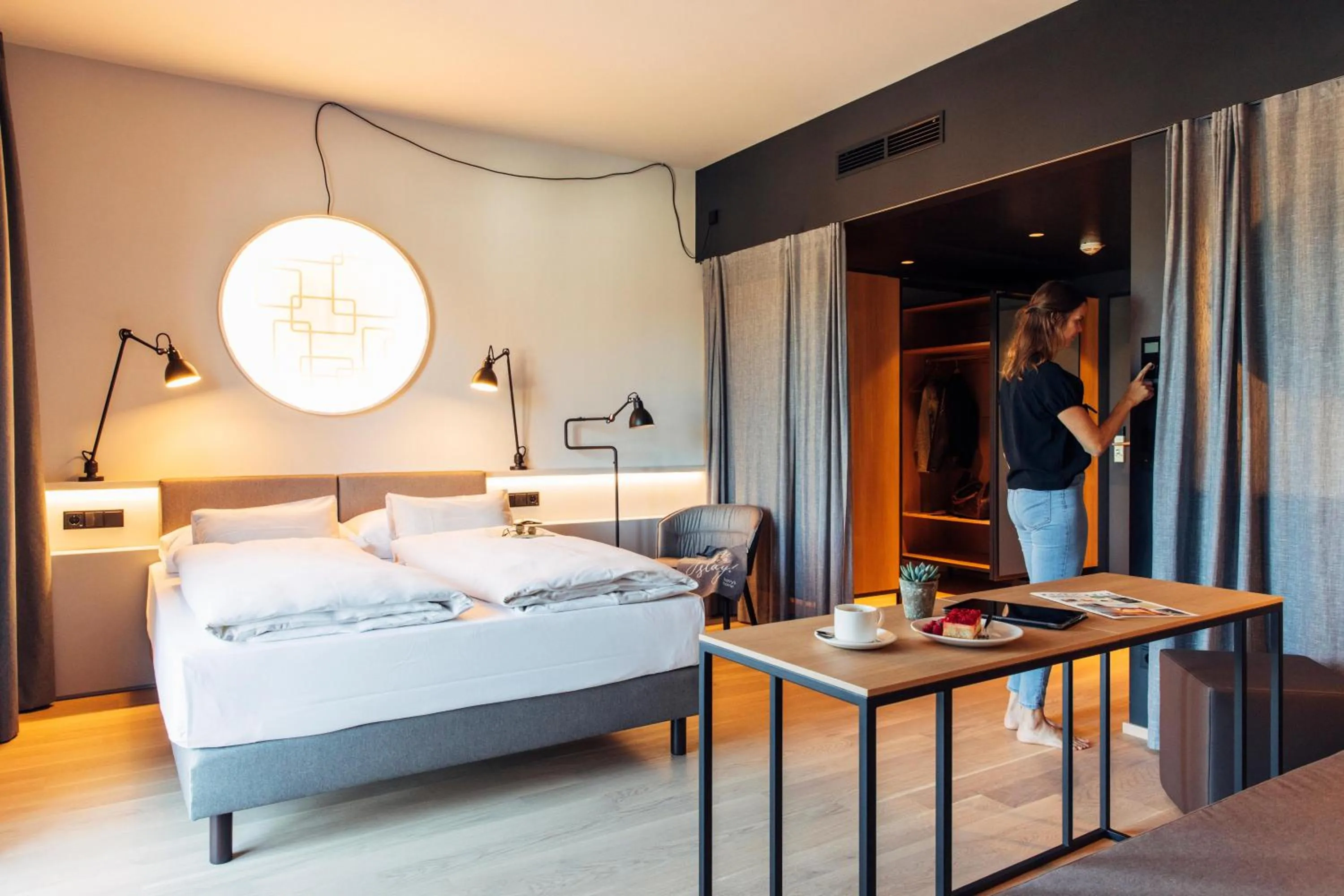 Bathroom, Bed in harry's home Steyr hotel & apartments