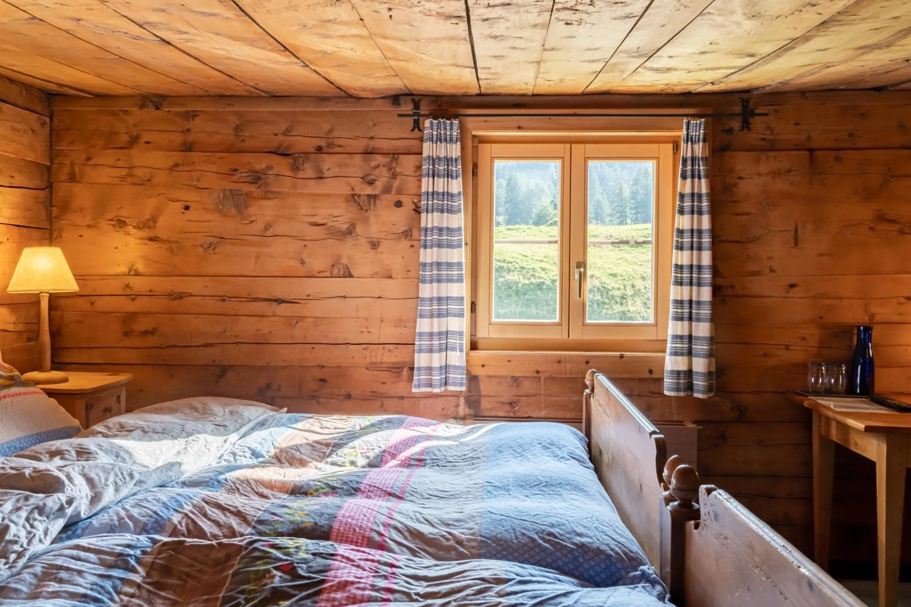 Bedroom, Bed in Hotel Chesa Pool